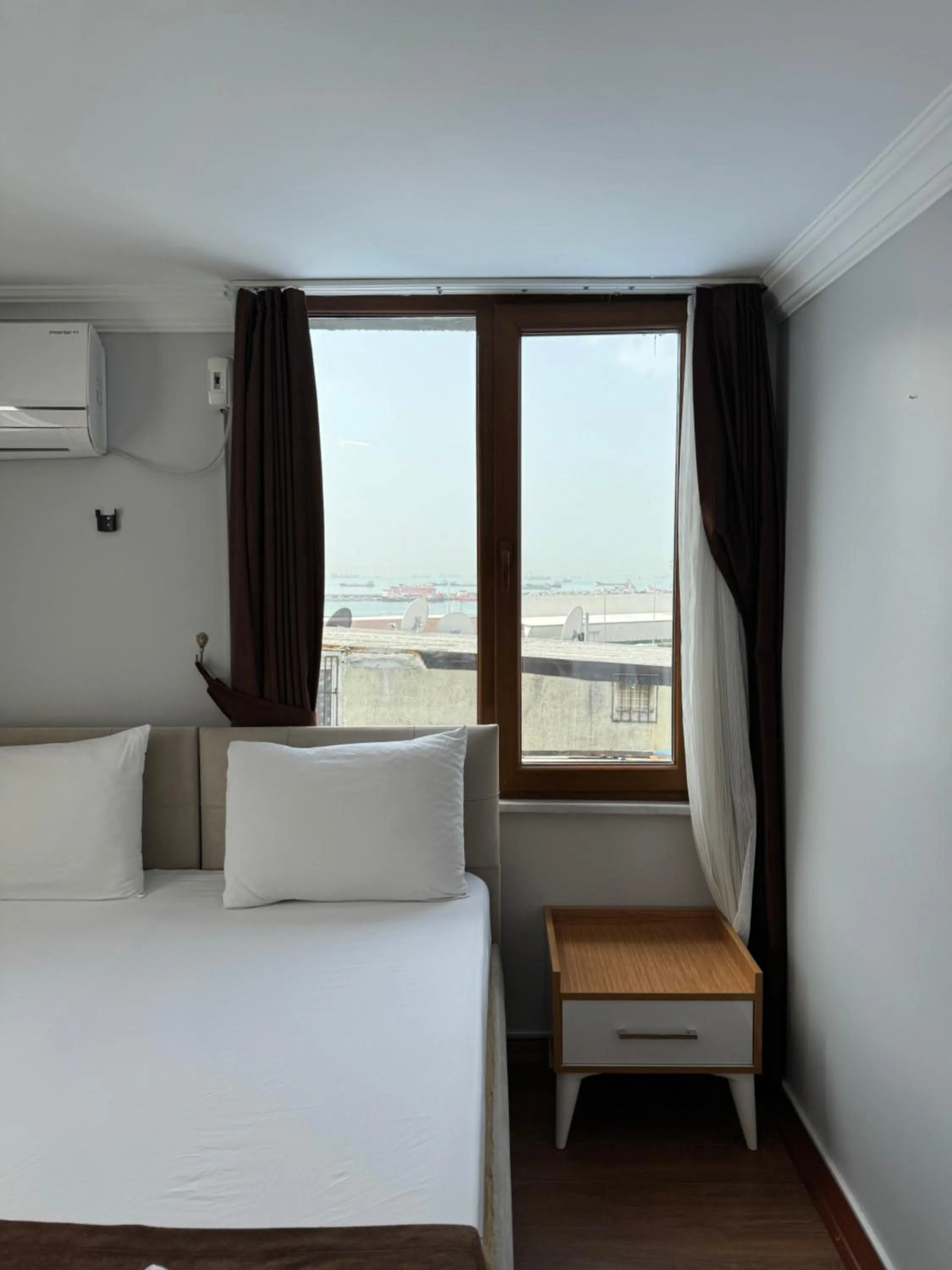 Balcony/Terrace, Bed in Tavra hotel