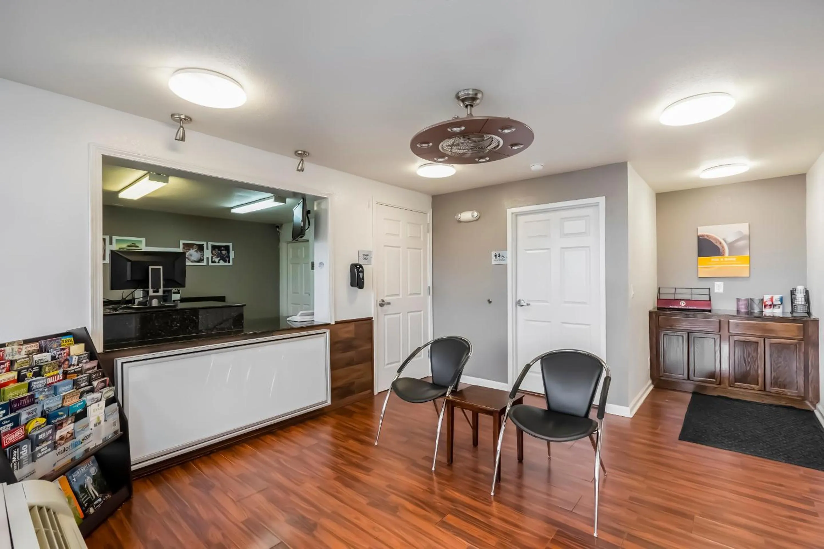 Lobby or reception in OYO Hotel Bossier City LA - Red River