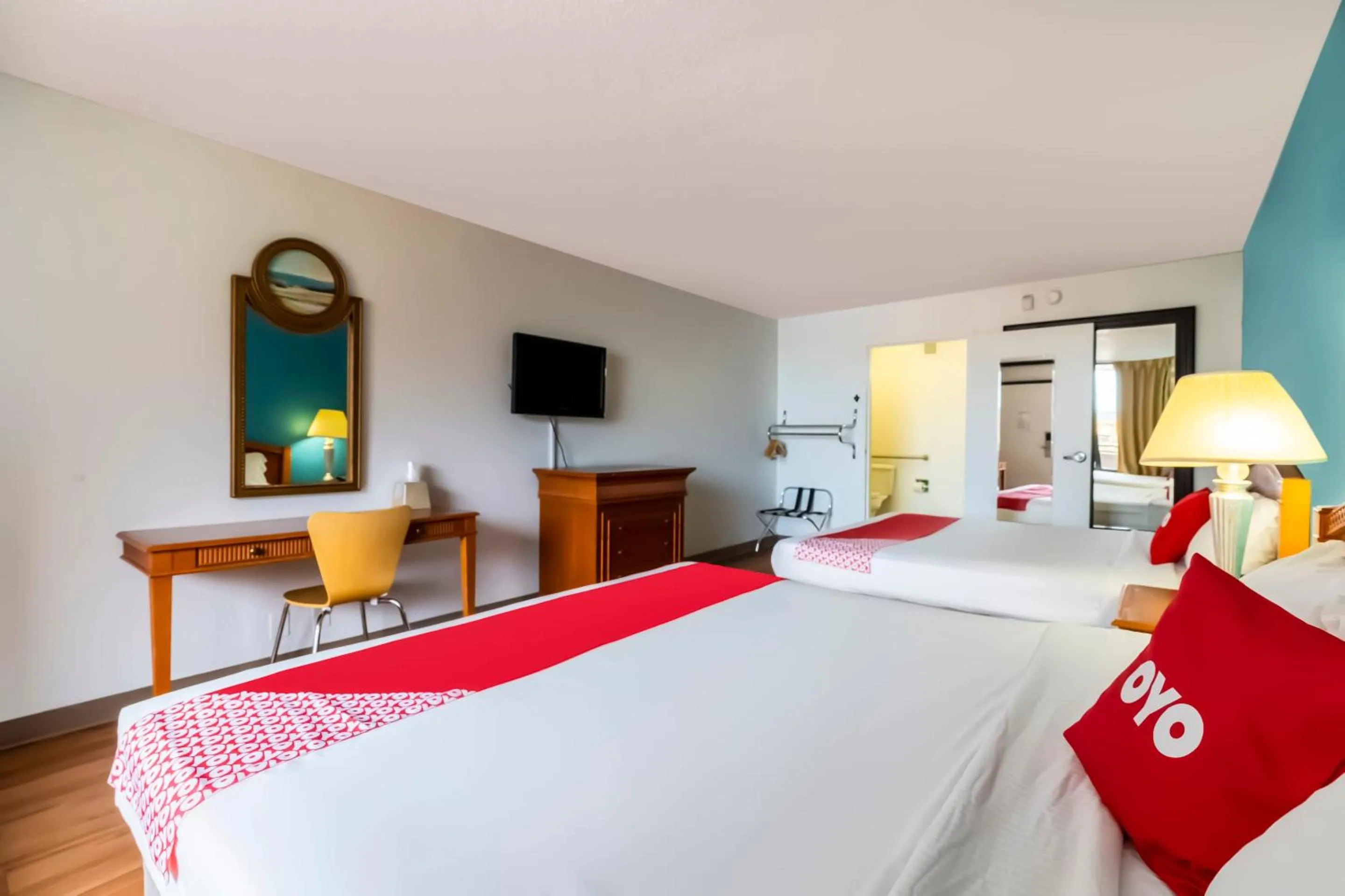 Bedroom, Bed in OYO Hotel Bossier City LA - Red River