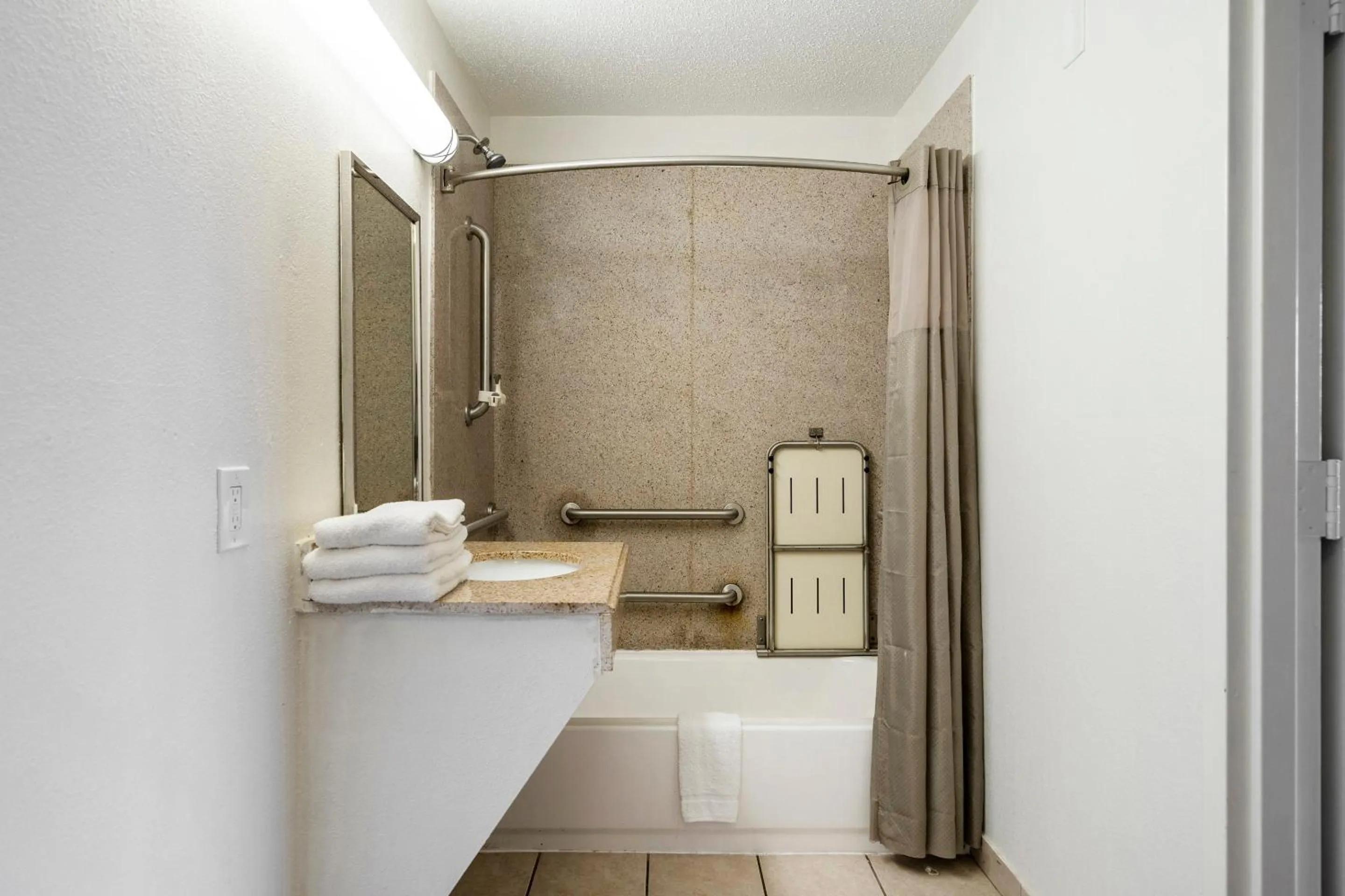 Bathroom in OYO Hotel Bossier City LA - Red River