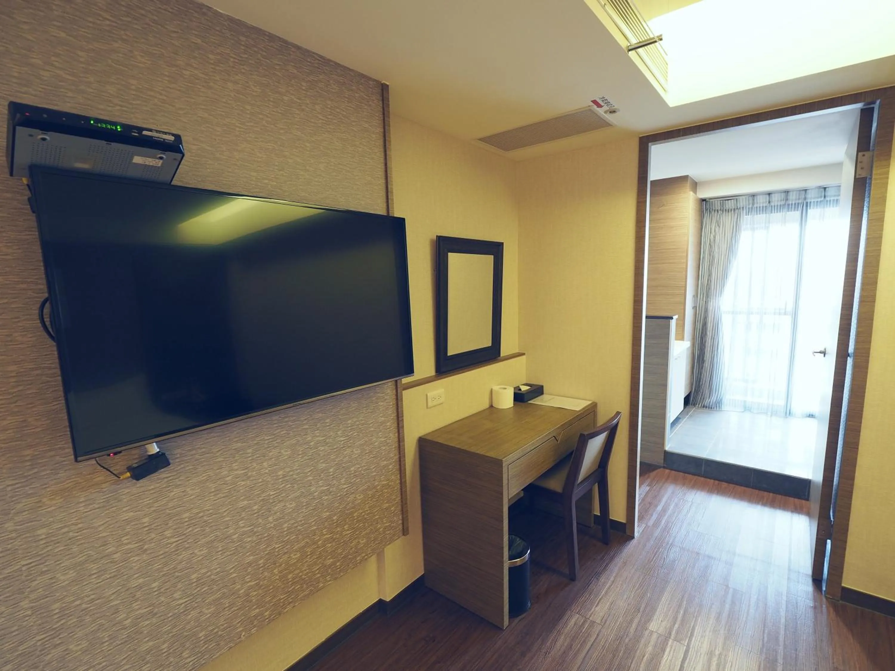 Communal lounge/ TV room in Kailan Hotel