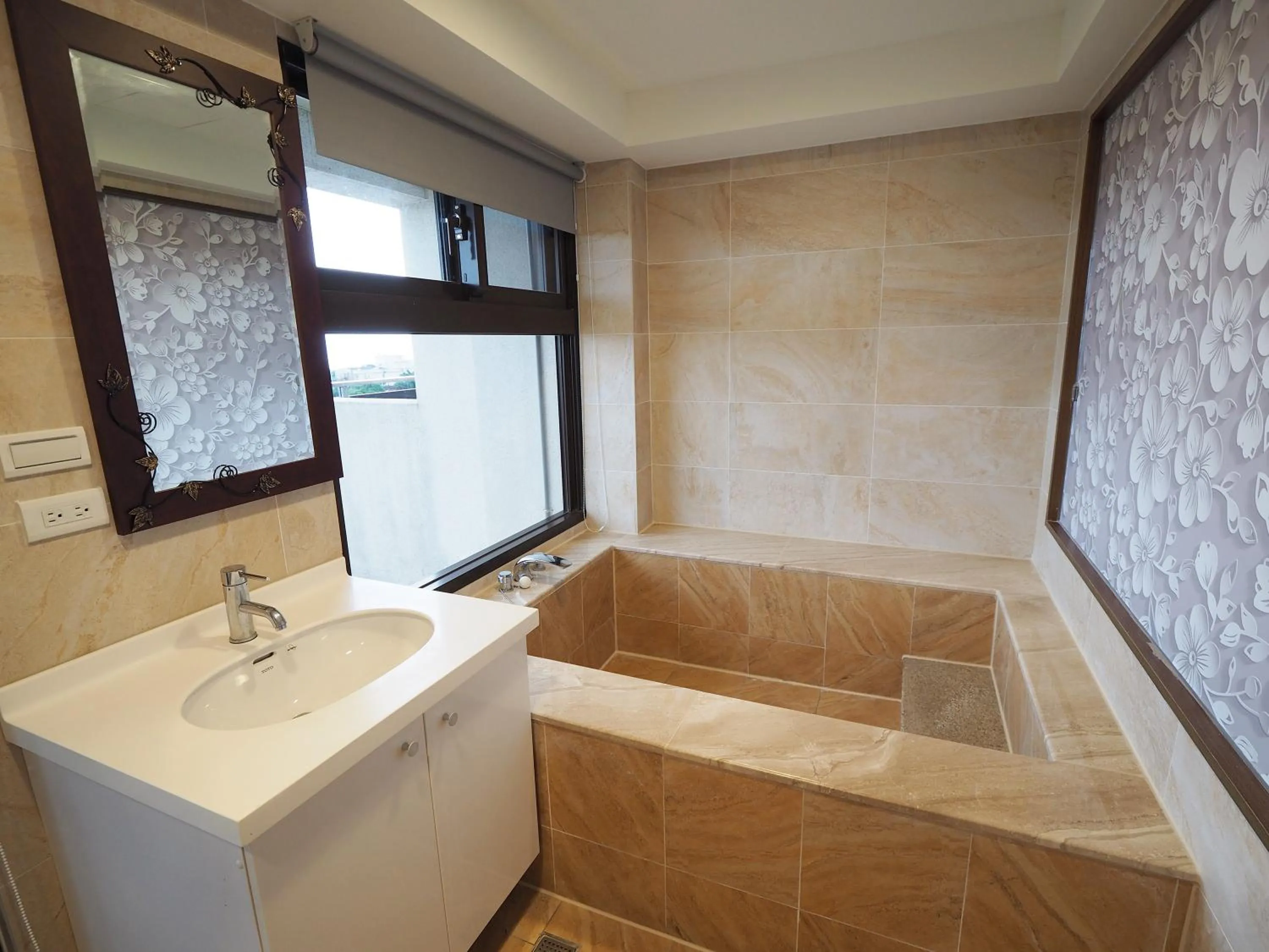 Shower in Kailan Hotel