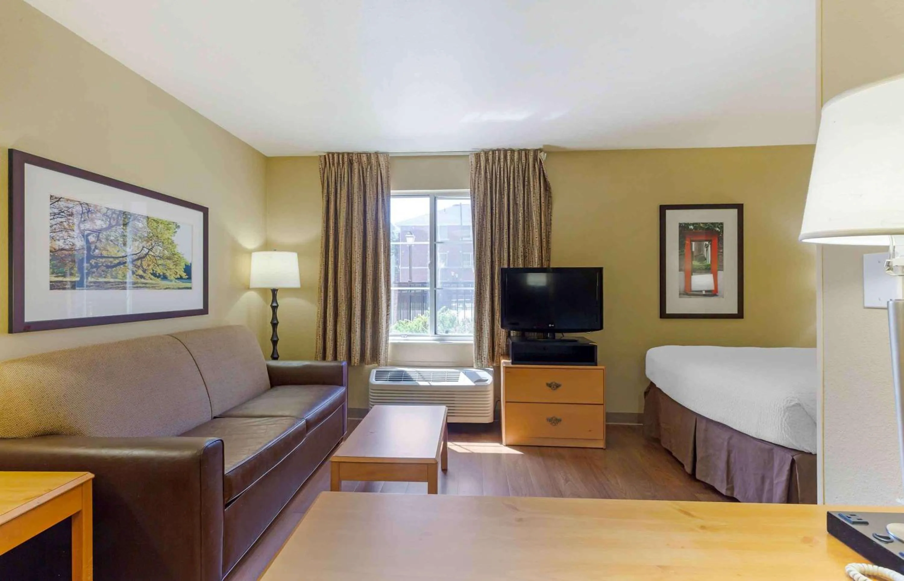 Bedroom, Bed in Extended Stay America Suites - Boston - Woburn