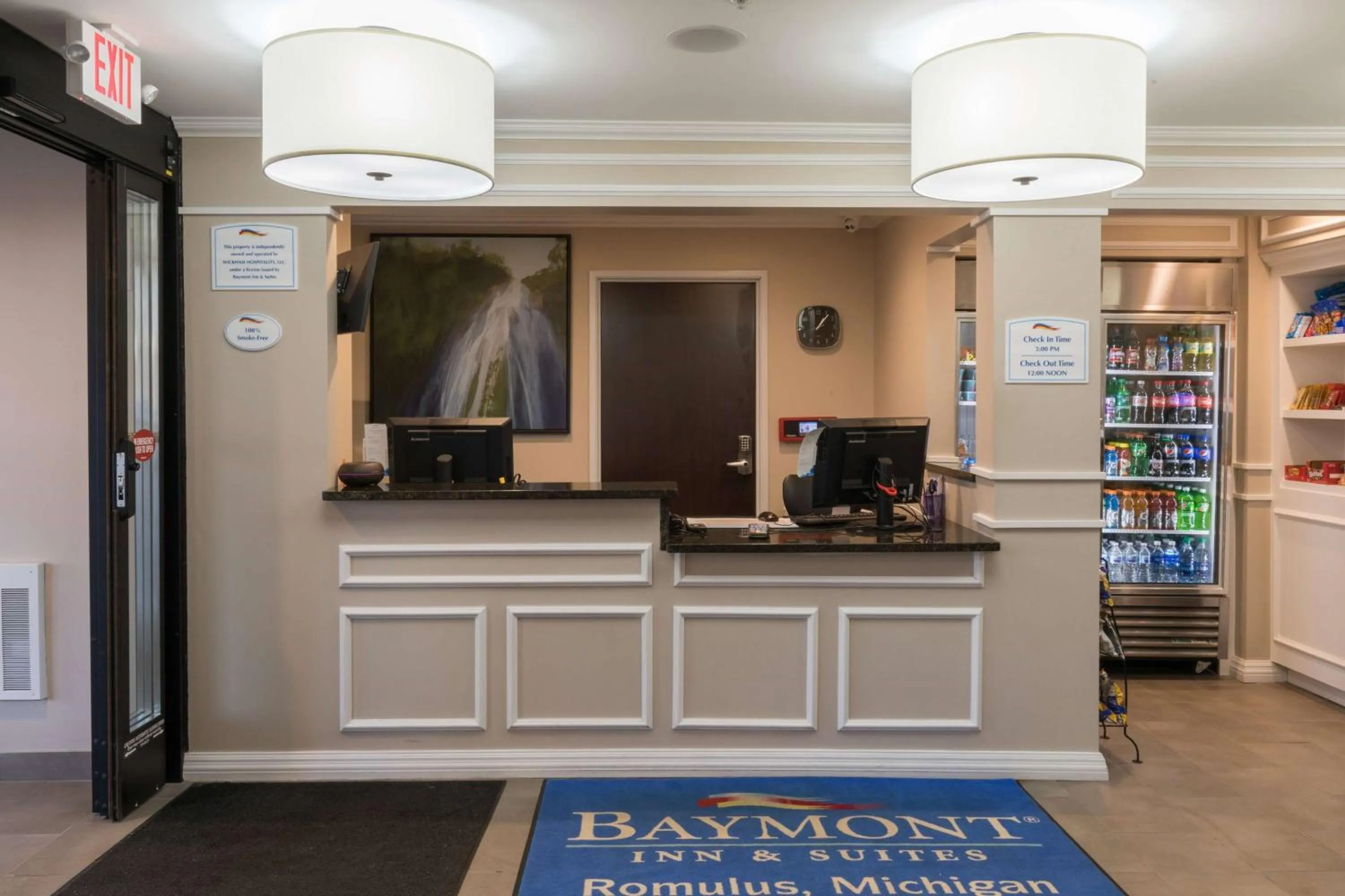Lobby or reception in Baymont by Wyndham Detroit Airport/Romulus