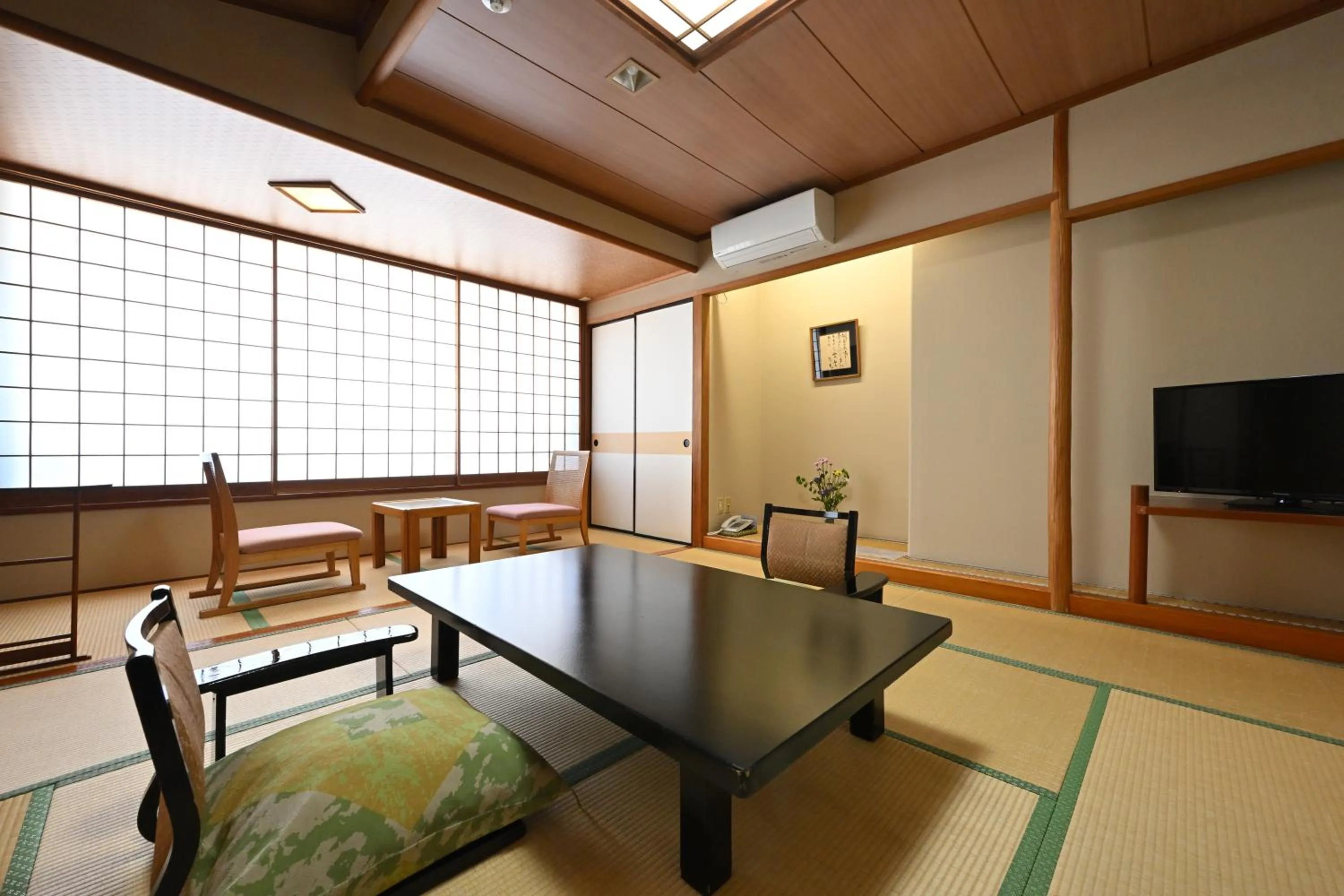 Photo of the whole room in Osakaya Ryokan
