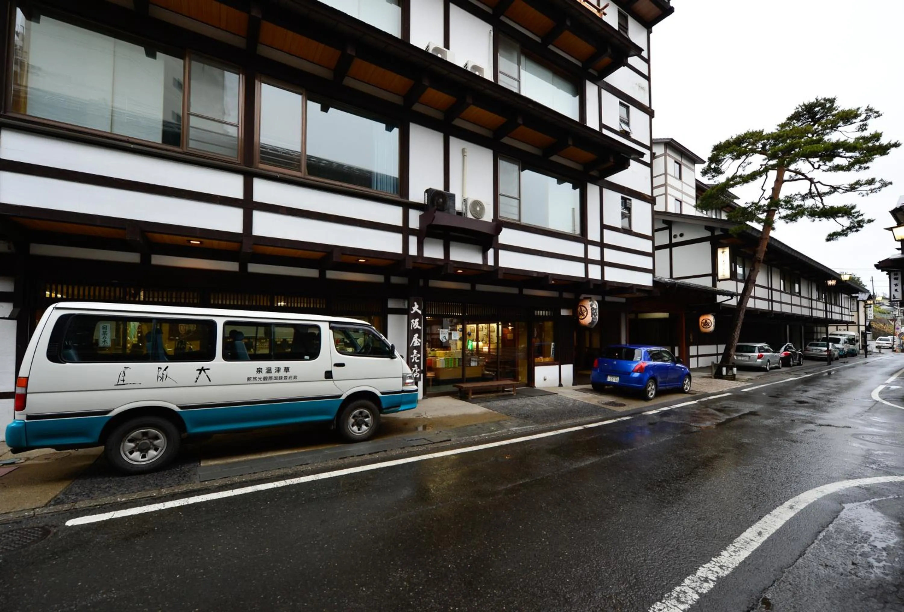 Facade/entrance in Osakaya Ryokan