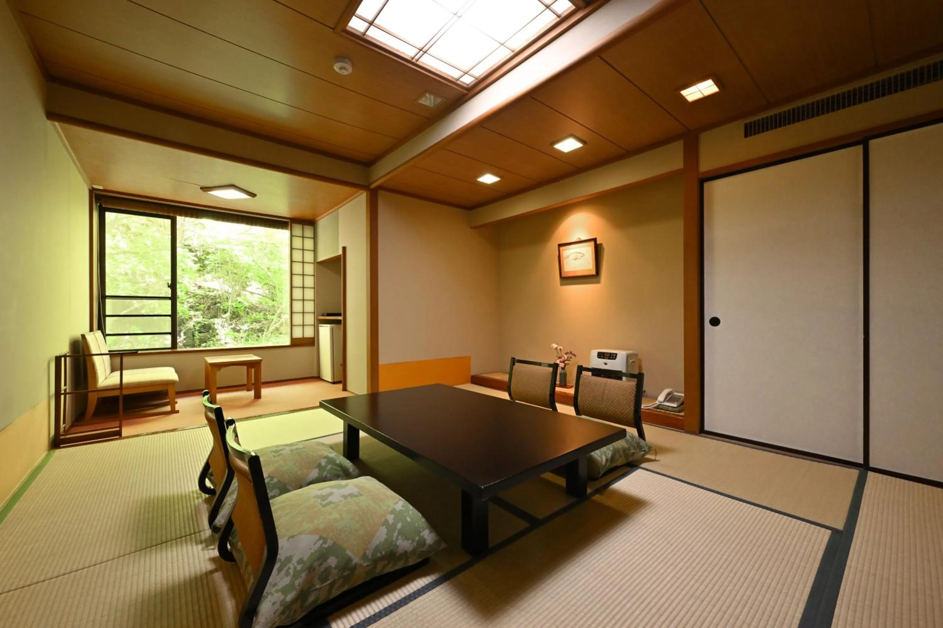 Photo of the whole room, Bed in Osakaya Ryokan