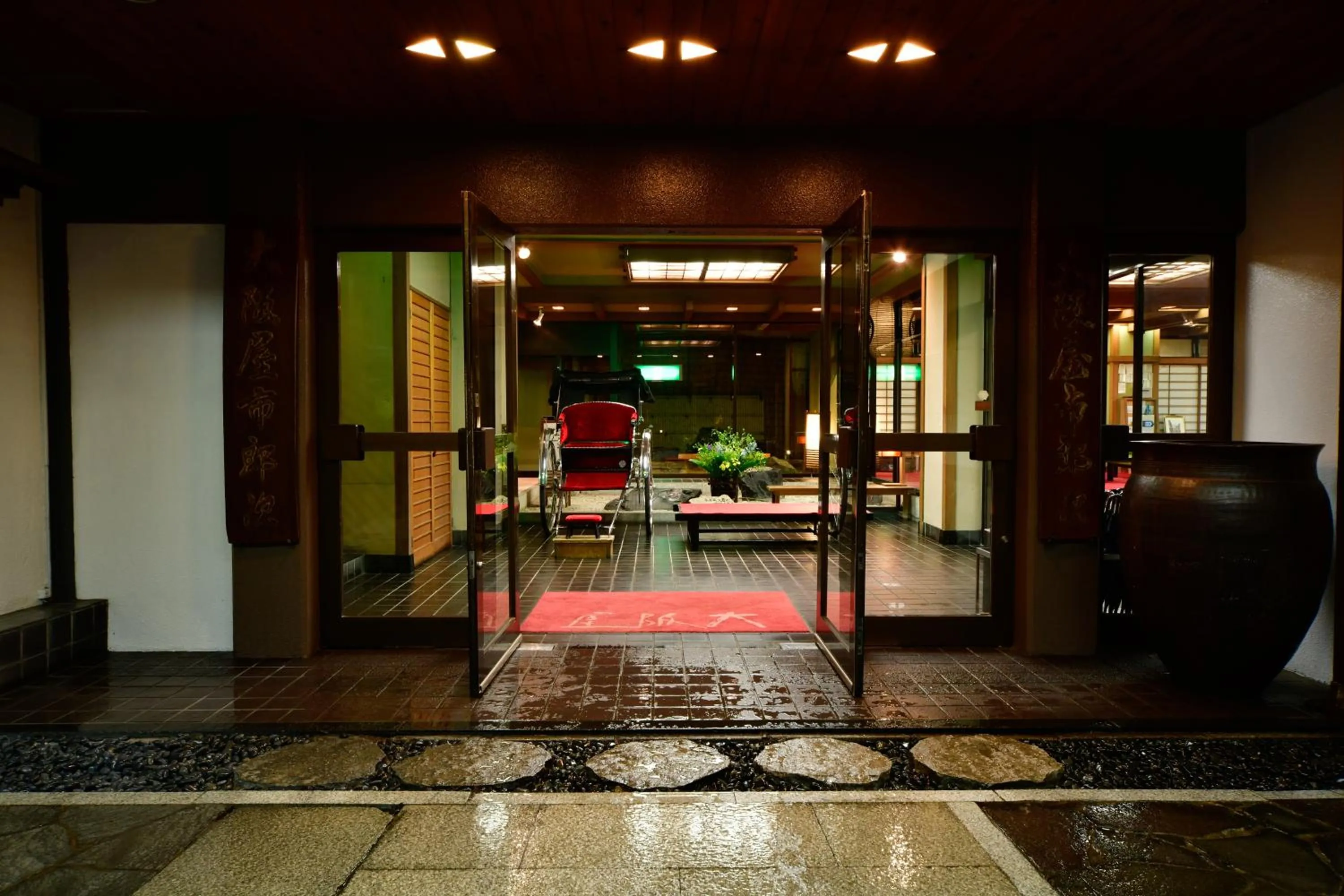 Facade/entrance in Osakaya Ryokan