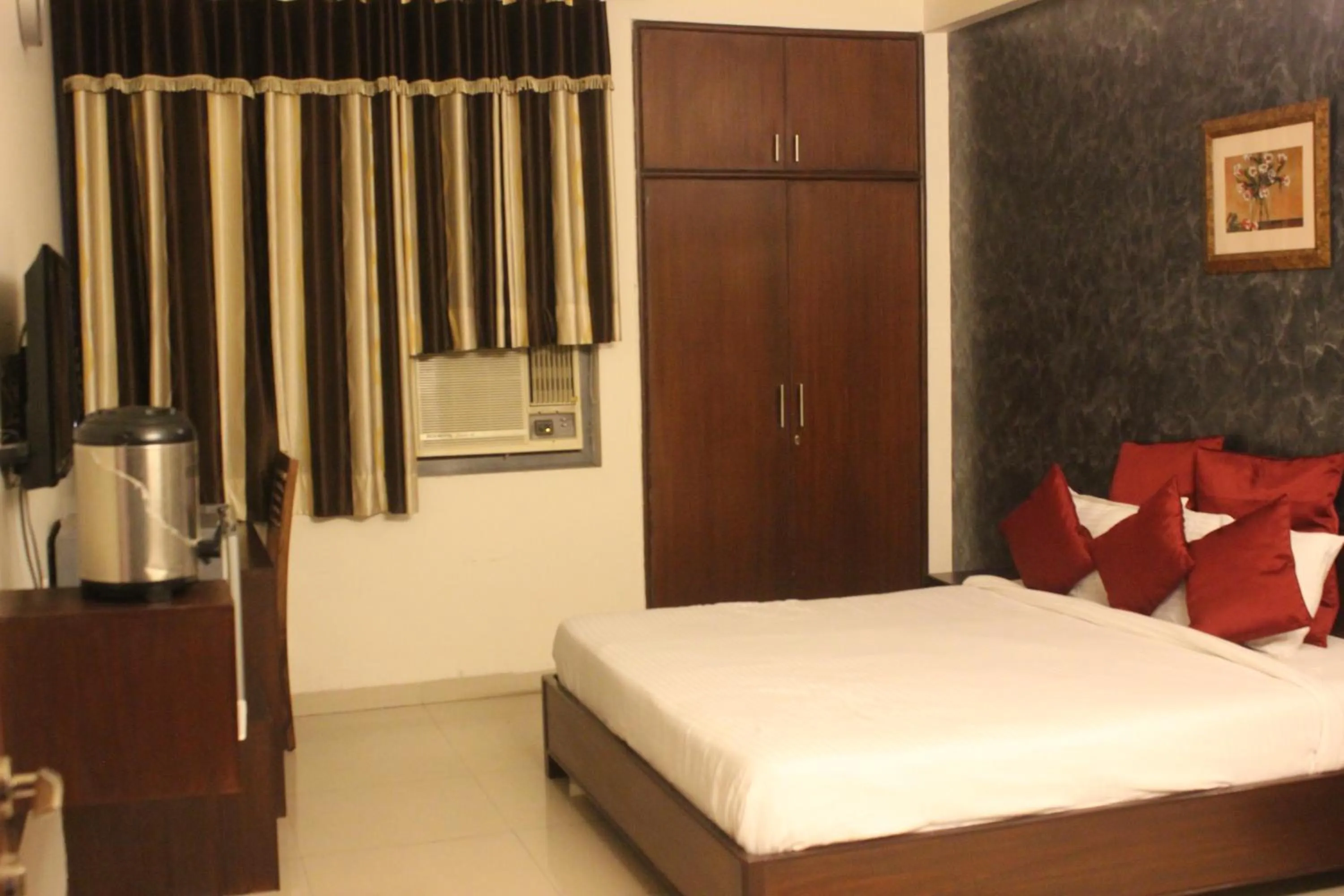 Bedroom, Bed in Hotel Safari