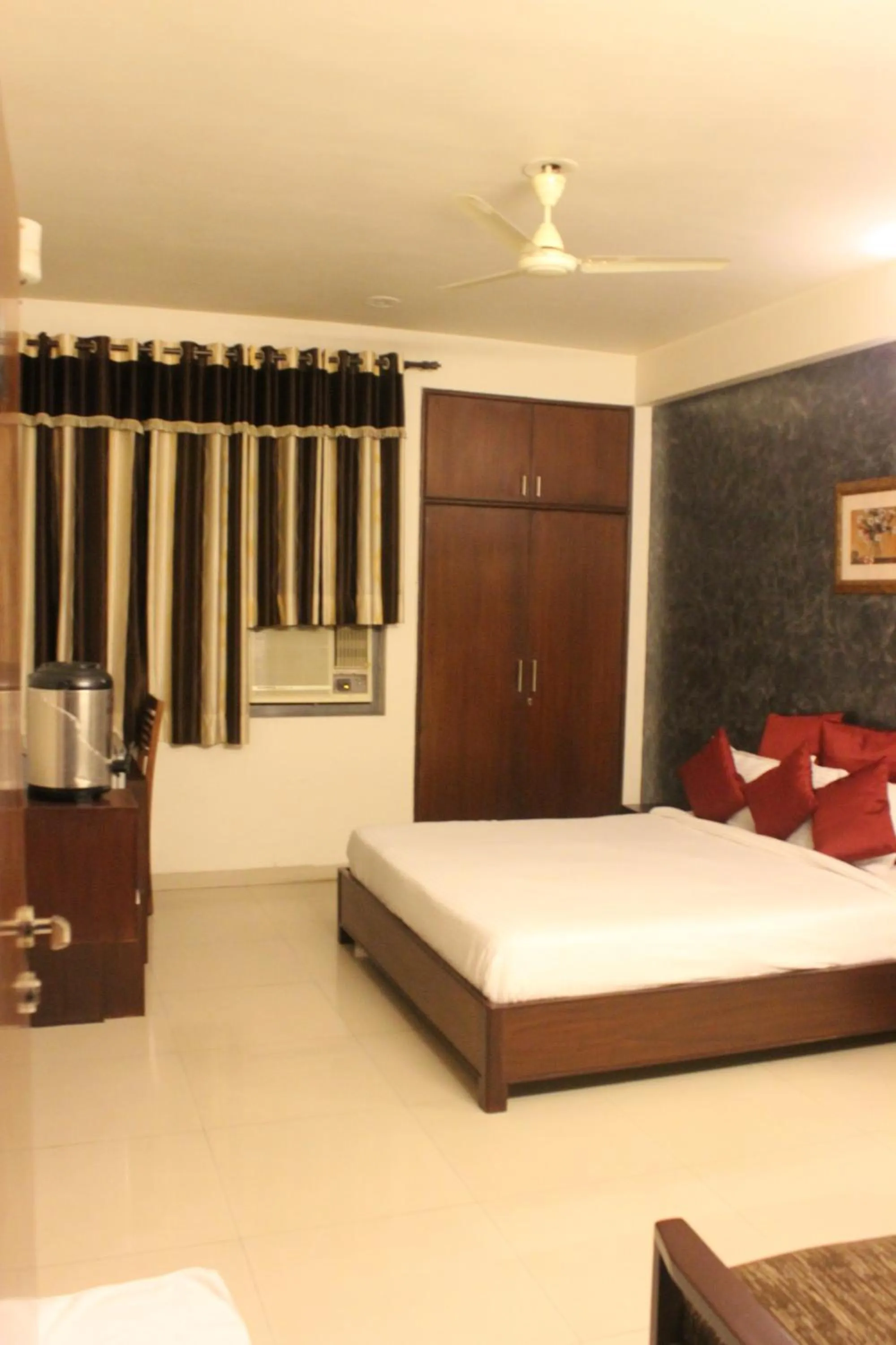 Bedroom, Bed in Hotel Safari