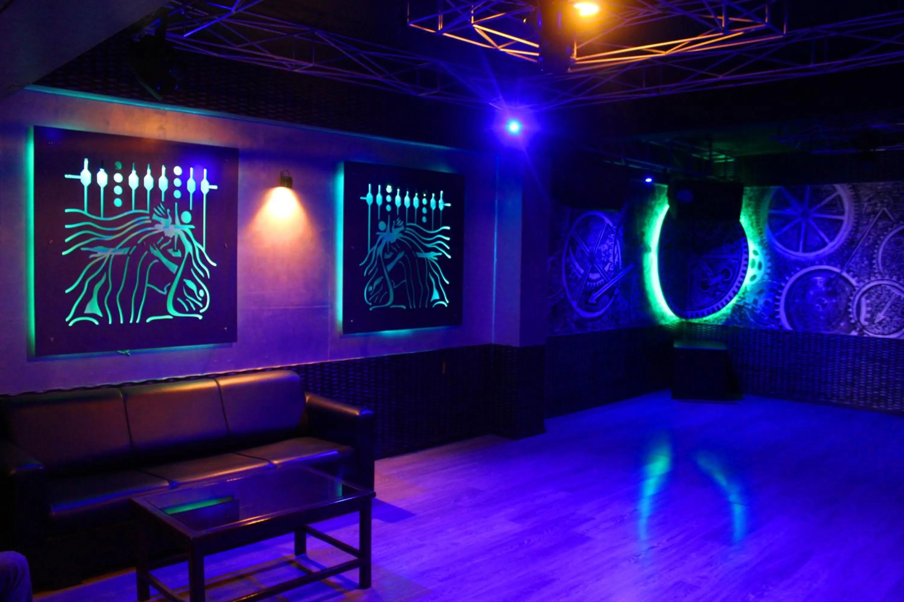 Nightclub / DJ in Hotel Safari