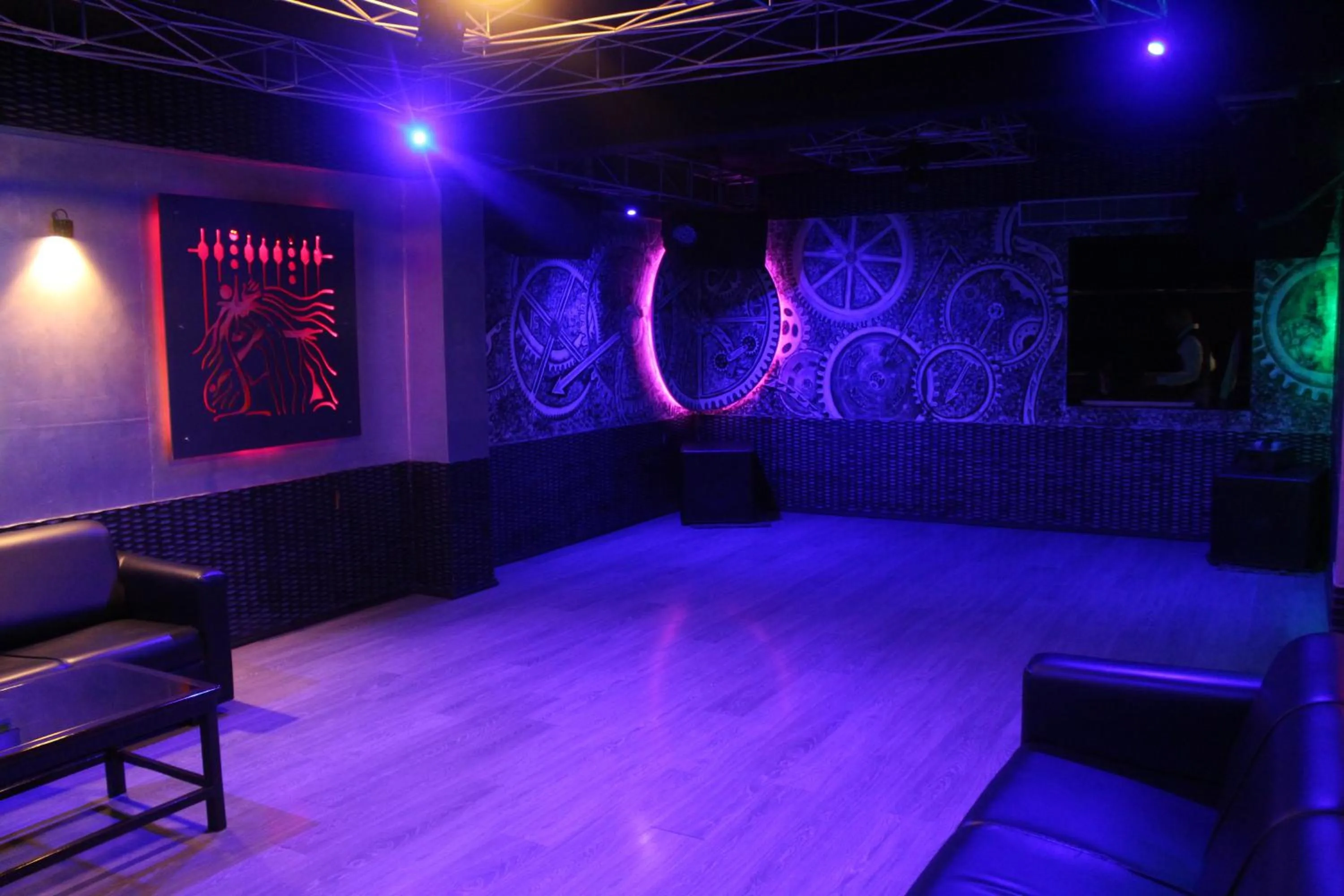 Nightclub / DJ in Hotel Safari