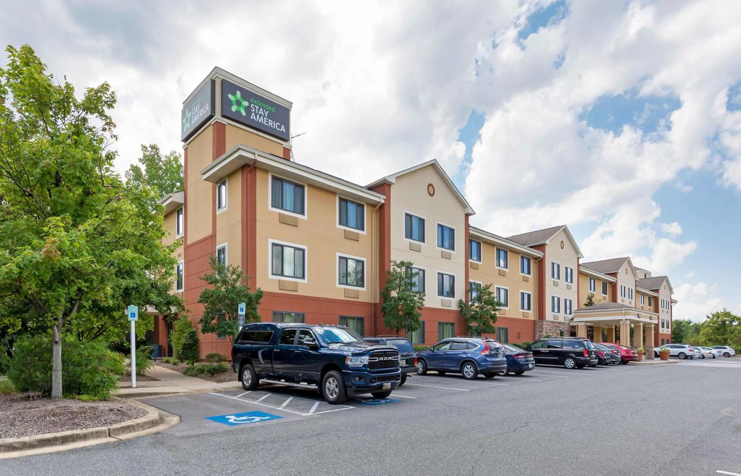 Property building in Extended Stay America Suites - Baltimore - Glen Burnie