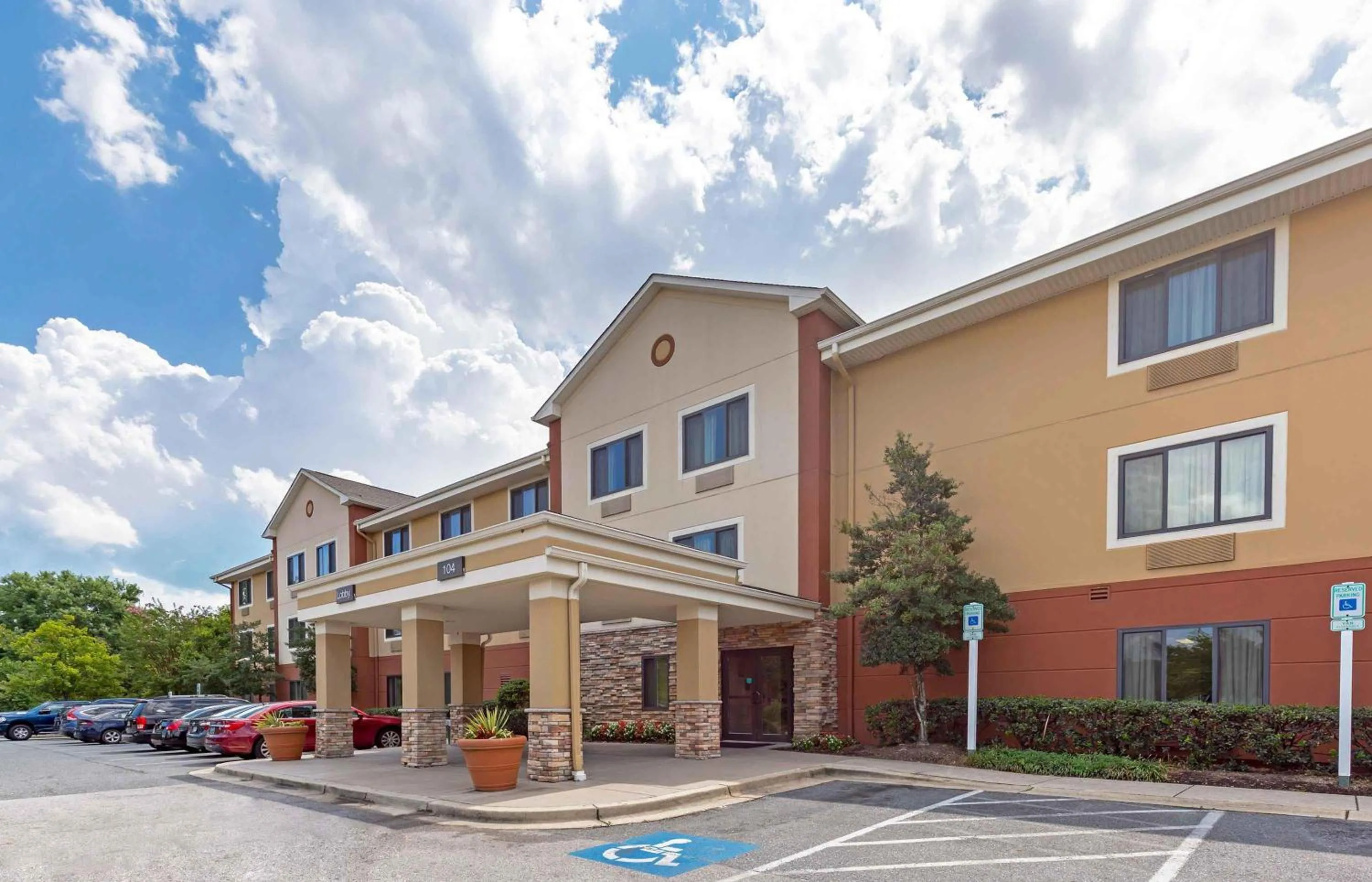 Property building in Extended Stay America Suites - Baltimore - Glen Burnie