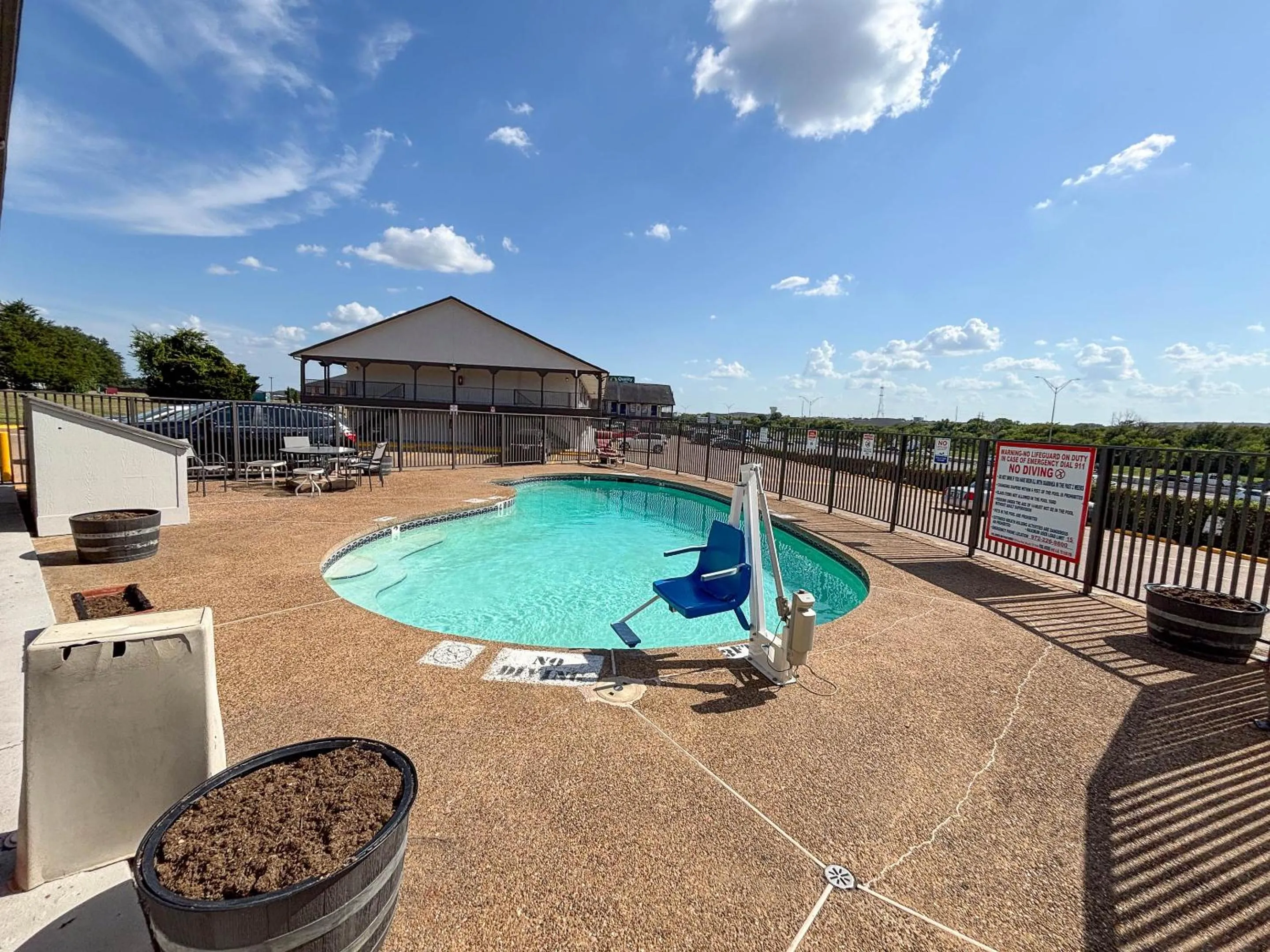 Swimming pool in Studio 6 Suites Mesquite, TX – Gross Rd.