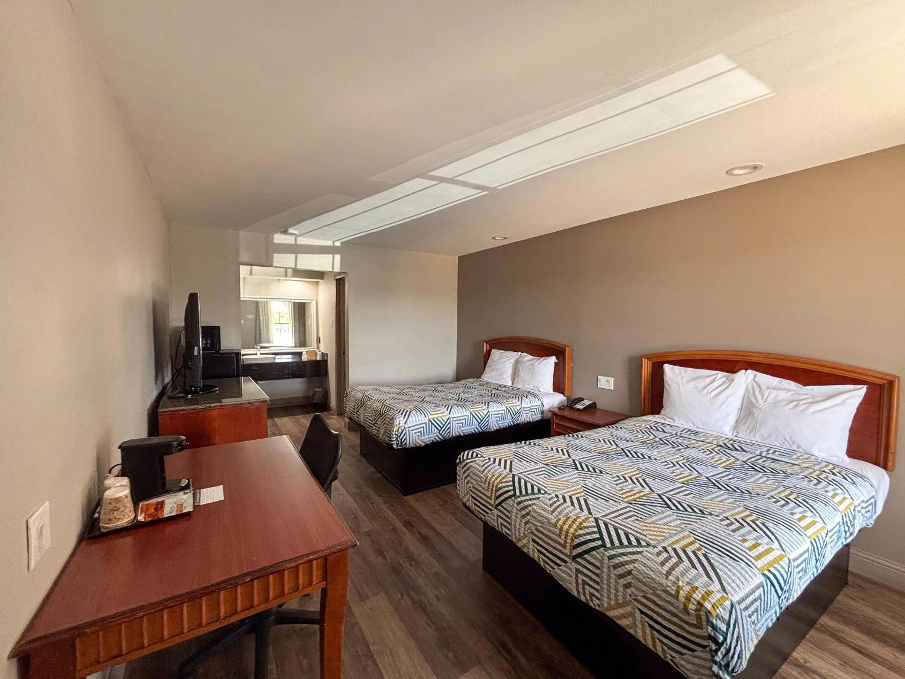 Photo of the whole room, Bed in Studio 6 Suites Mesquite, TX – Gross Rd.