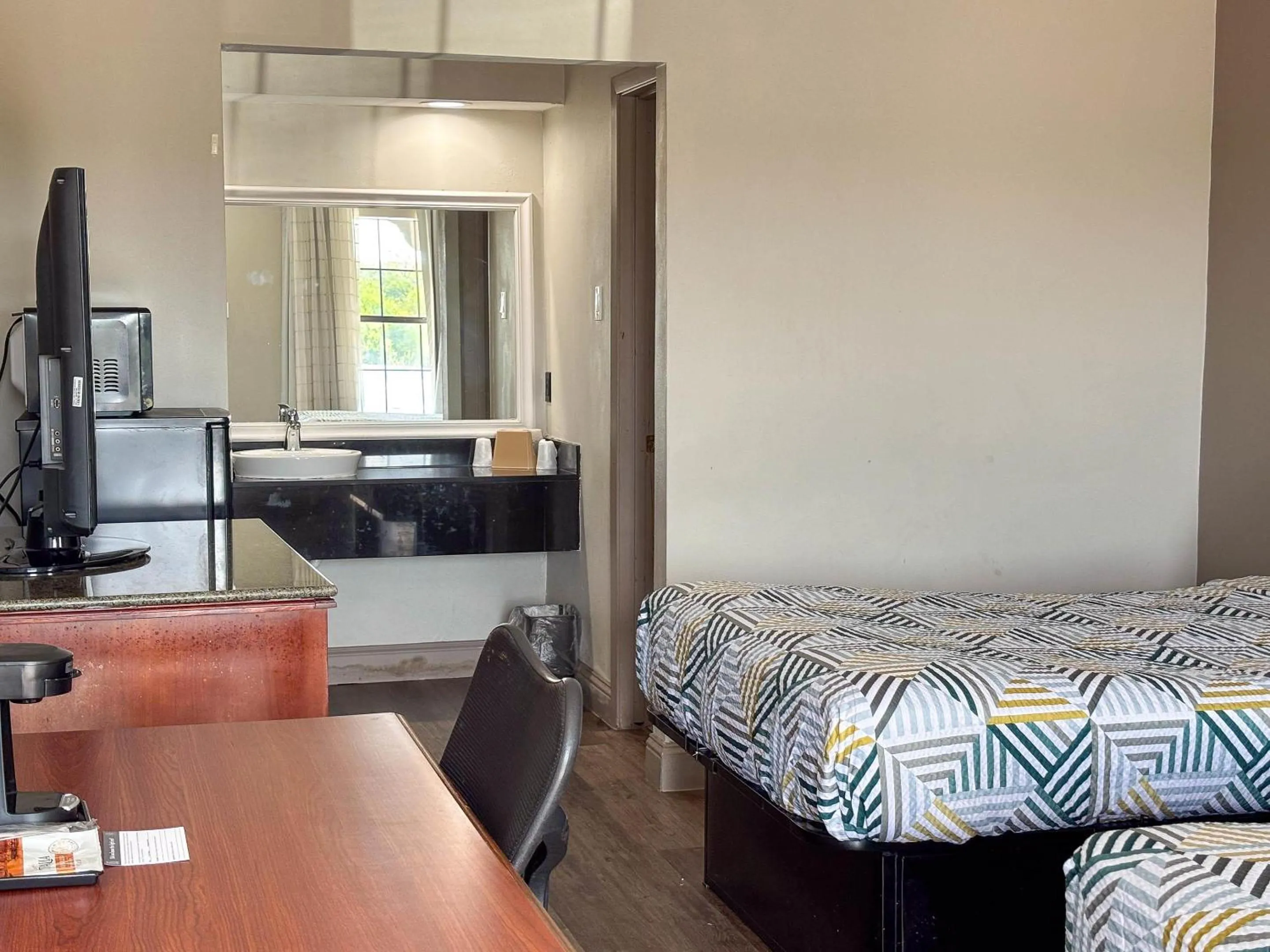 Photo of the whole room, Bed in Studio 6 Suites Mesquite, TX – Gross Rd.