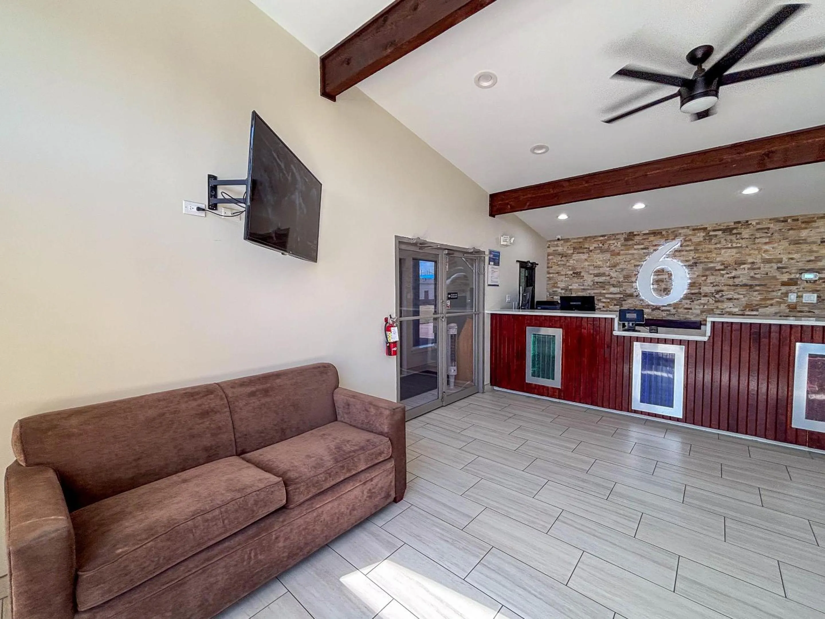 Lobby or reception in Studio 6 Suites Mesquite, TX – Gross Rd.