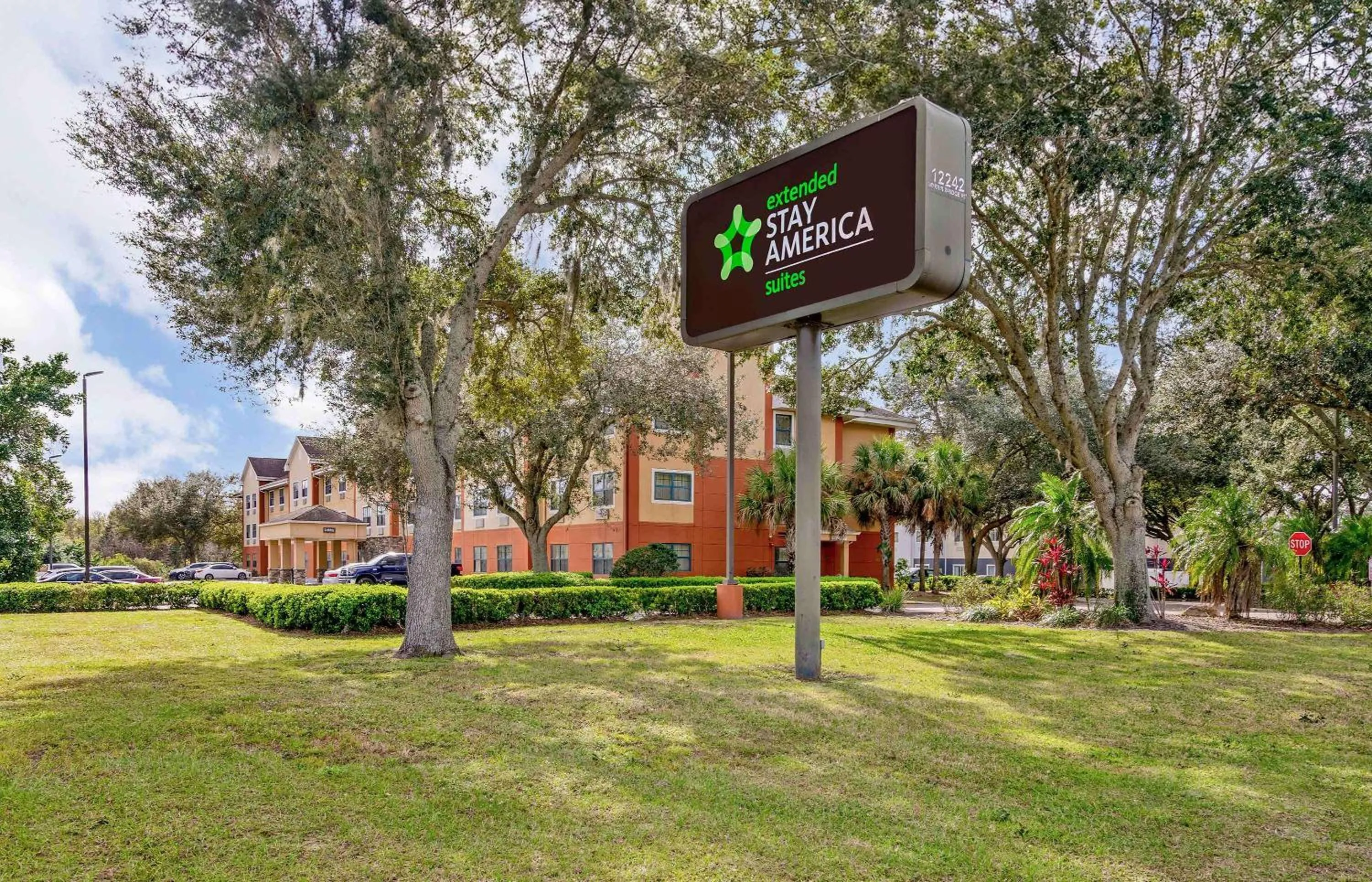 Property building in Extended Stay America Select Suites - Tampa - North - USF - Attractions