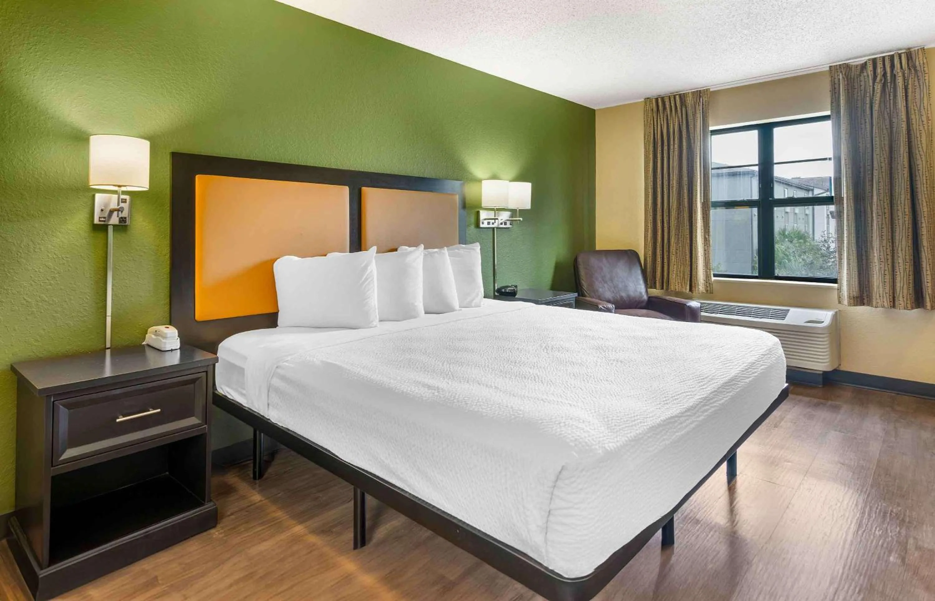 Bedroom, Bed in Extended Stay America Select Suites - Tampa - North - USF - Attractions