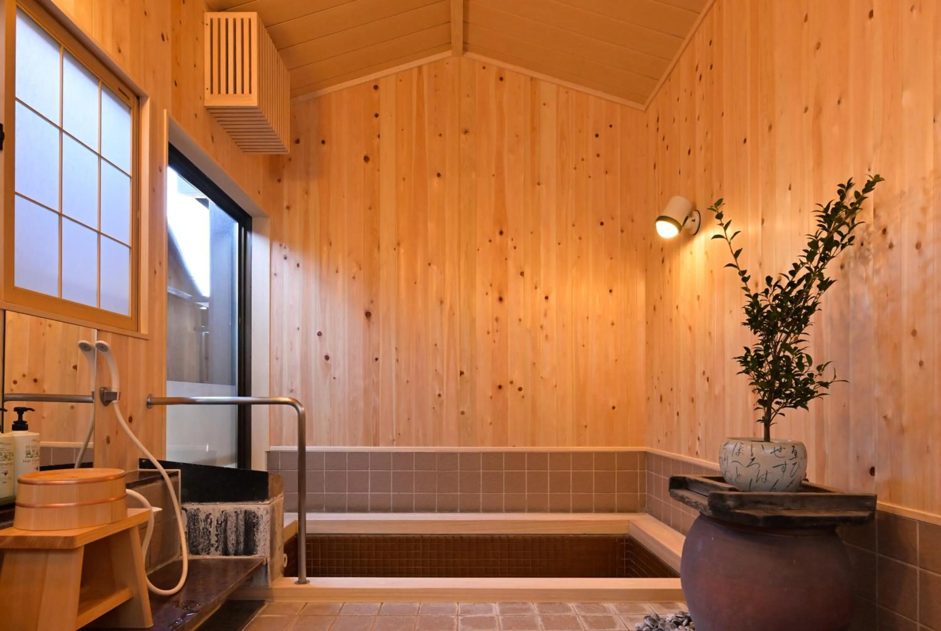 Hot Spring Bath in Akari no Yado Okabe