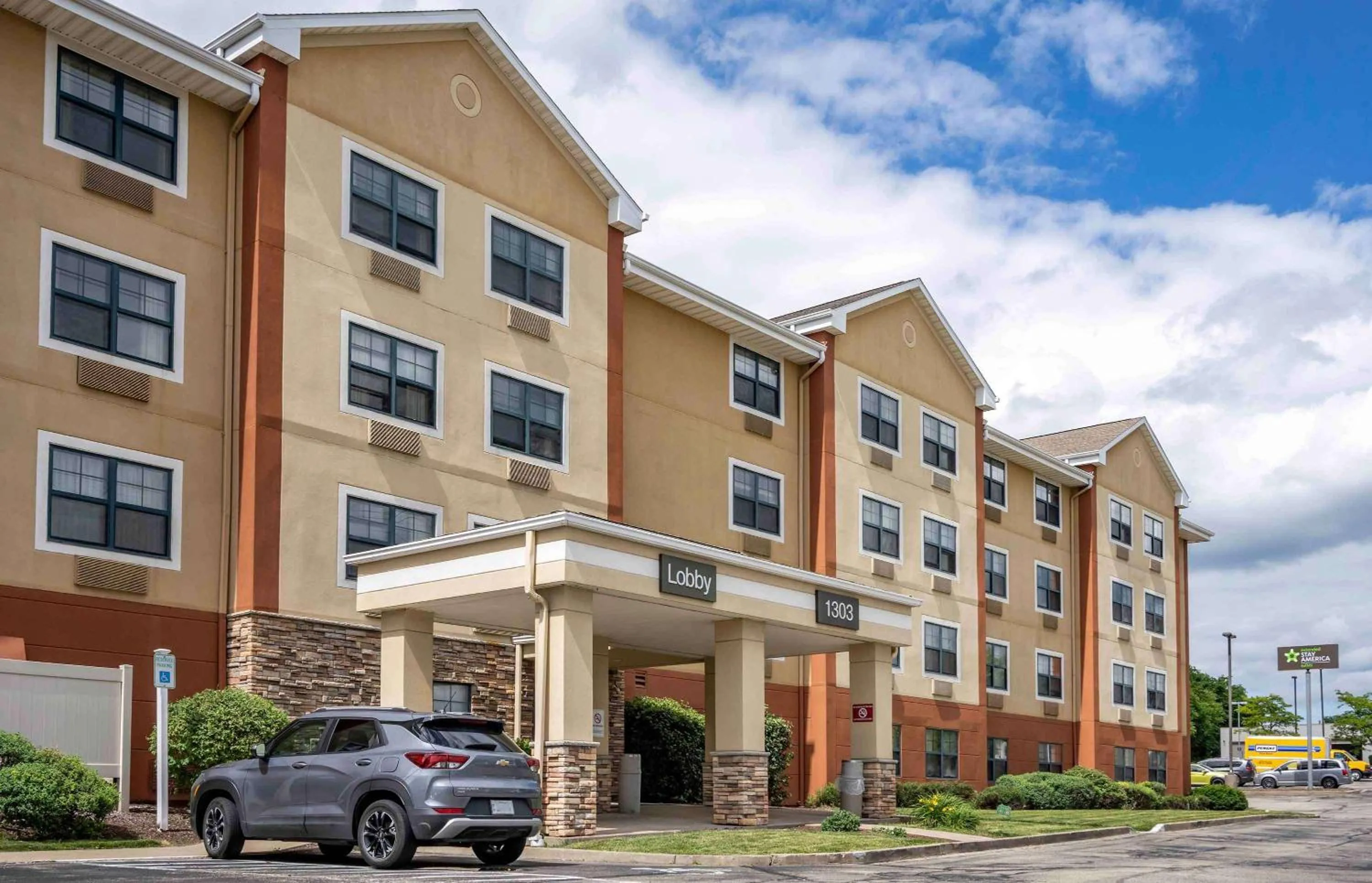 Property building in Extended Stay America Suites - Pittsburgh - West Mifflin