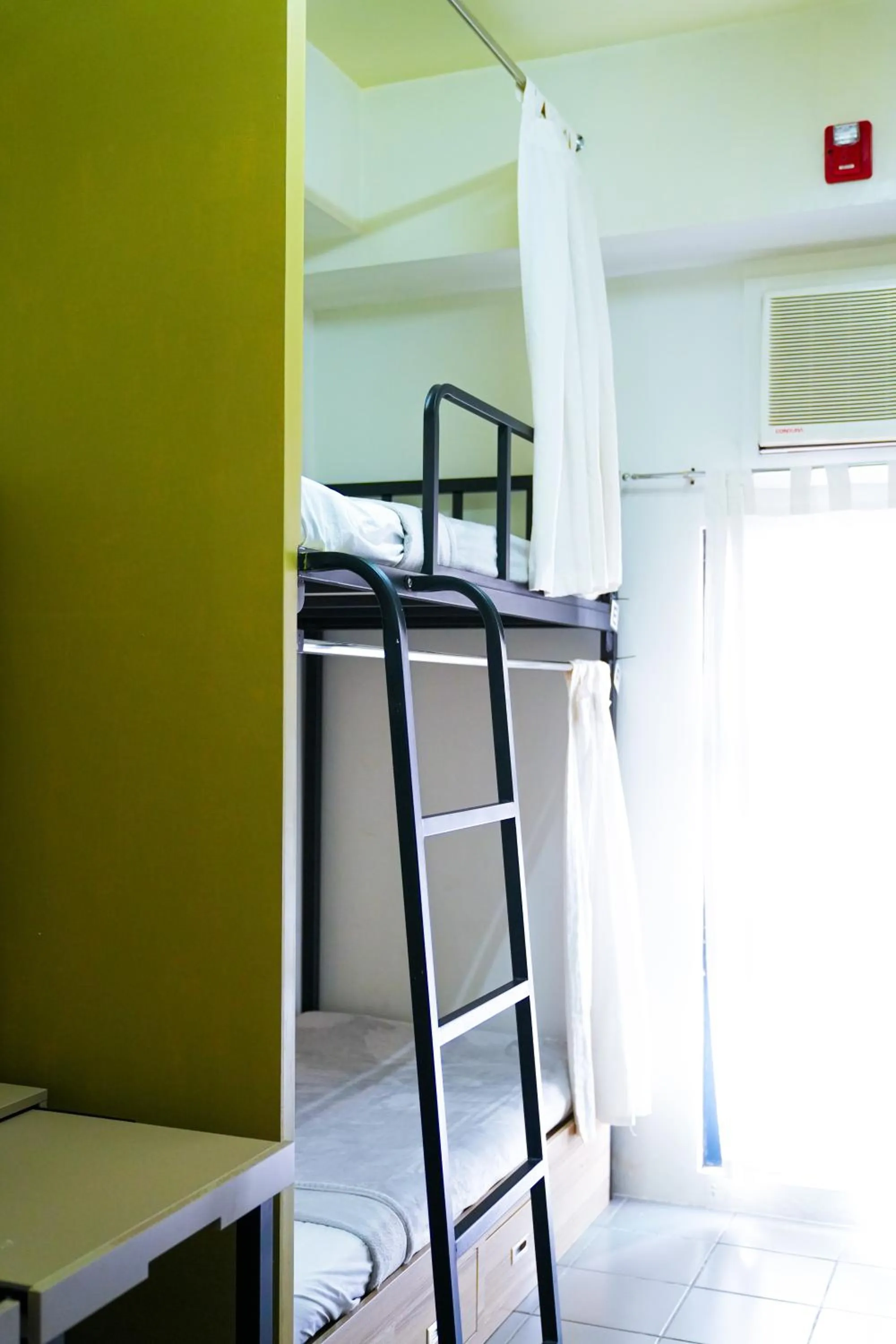 Bed in The City Flats Amorsolo