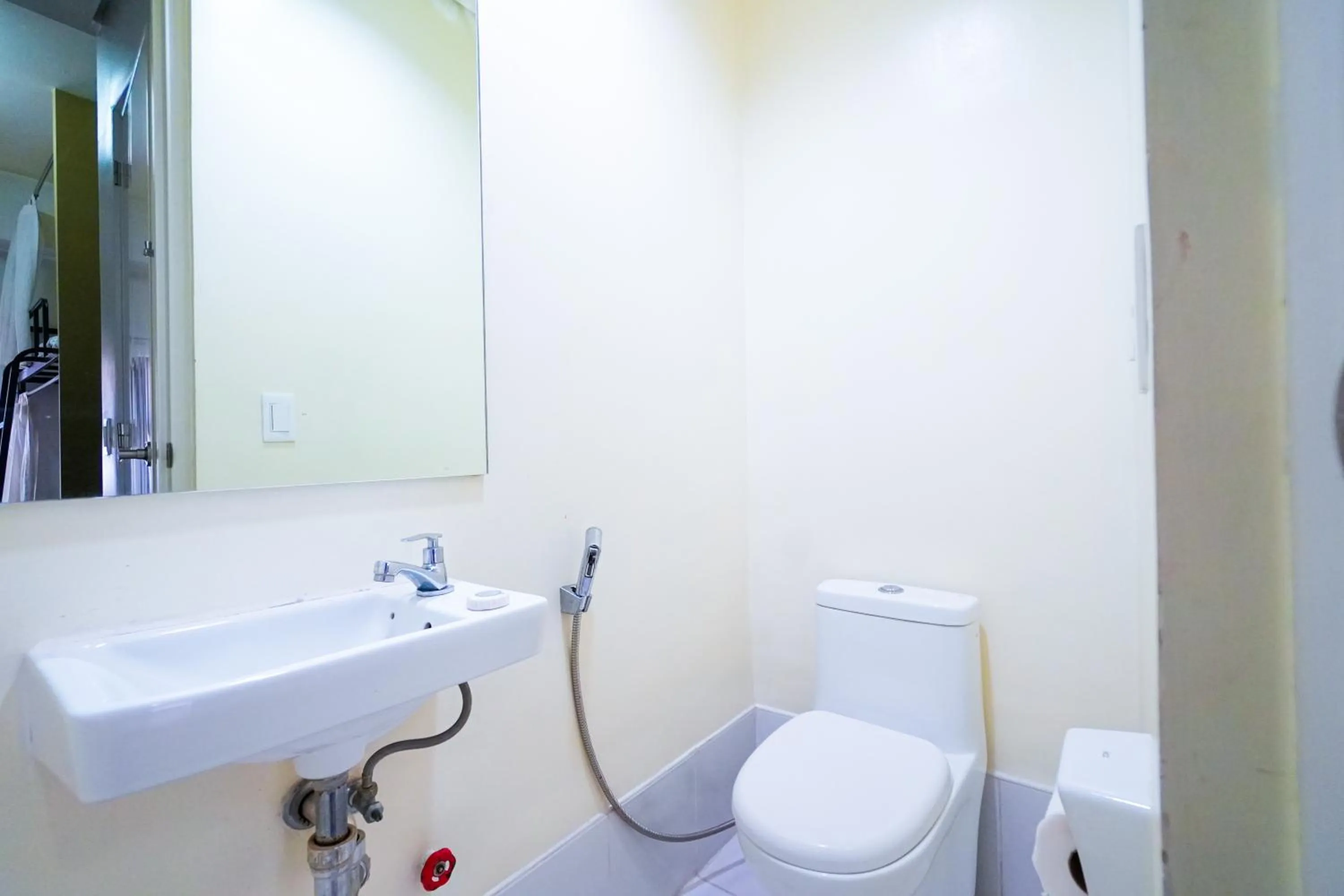 The City Flats Amorsolo