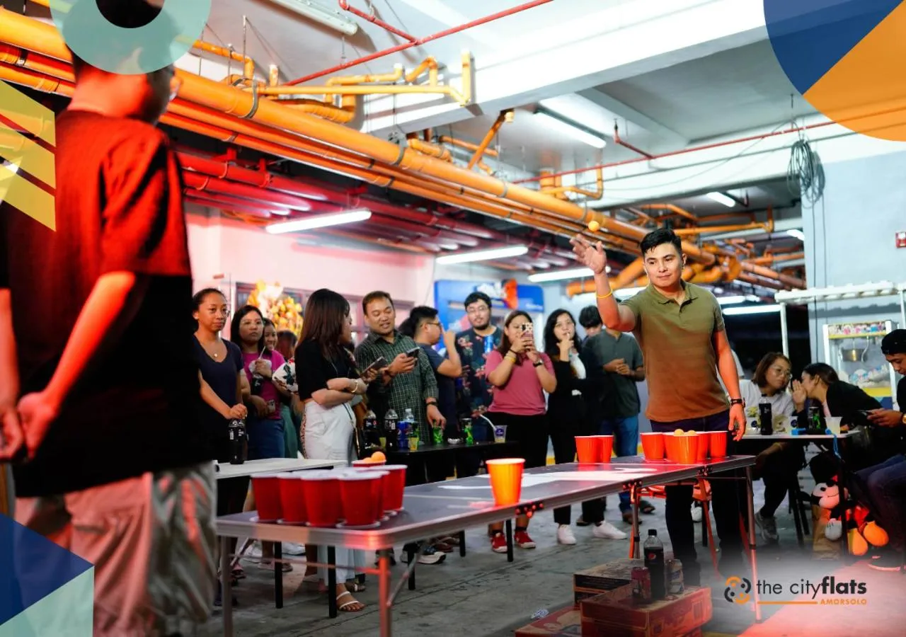 People in The City Flats Amorsolo