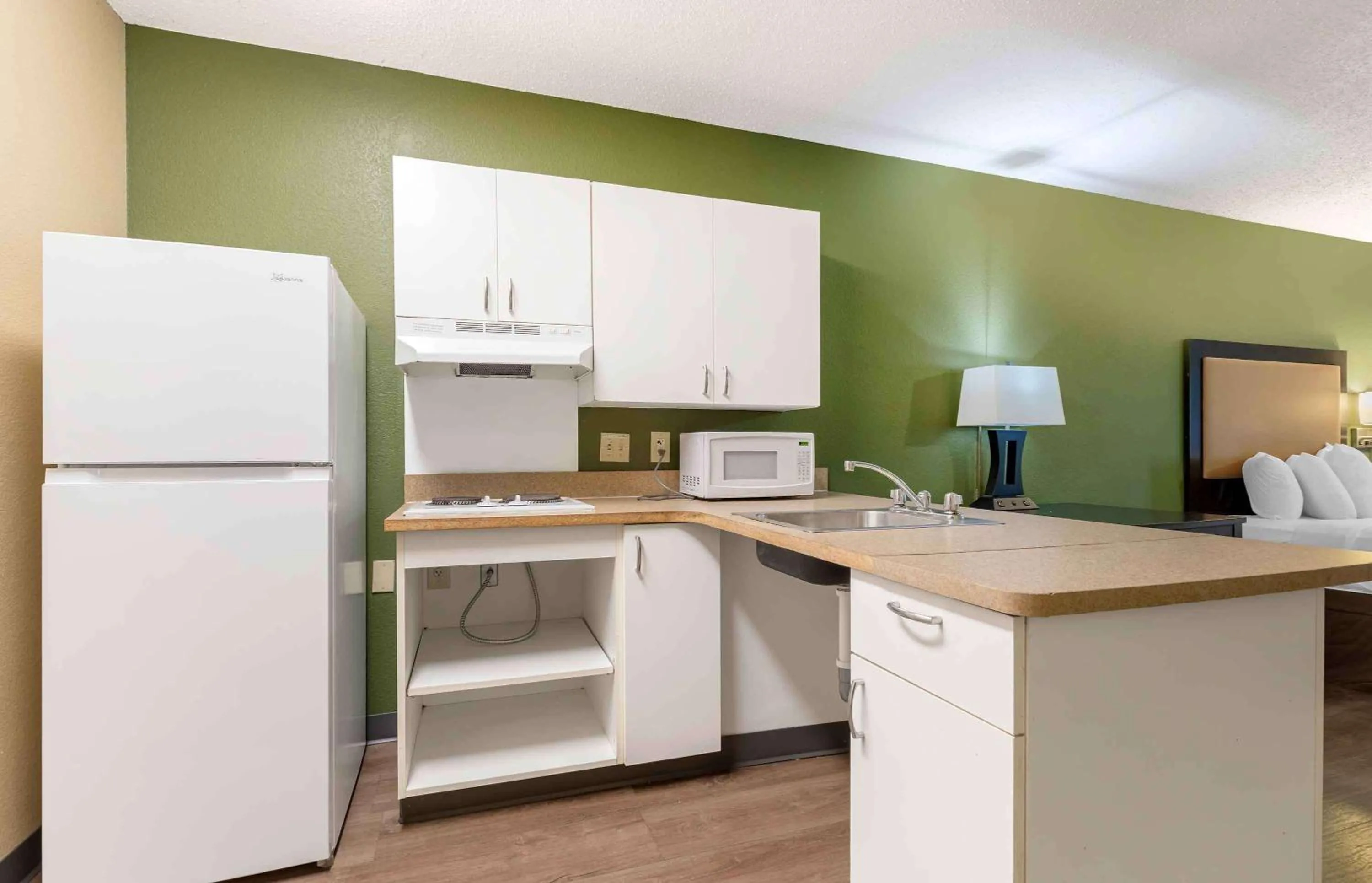 Kitchen or kitchenette in Extended Stay America Select Suites - Austin - Northwest - Lakeline Mall