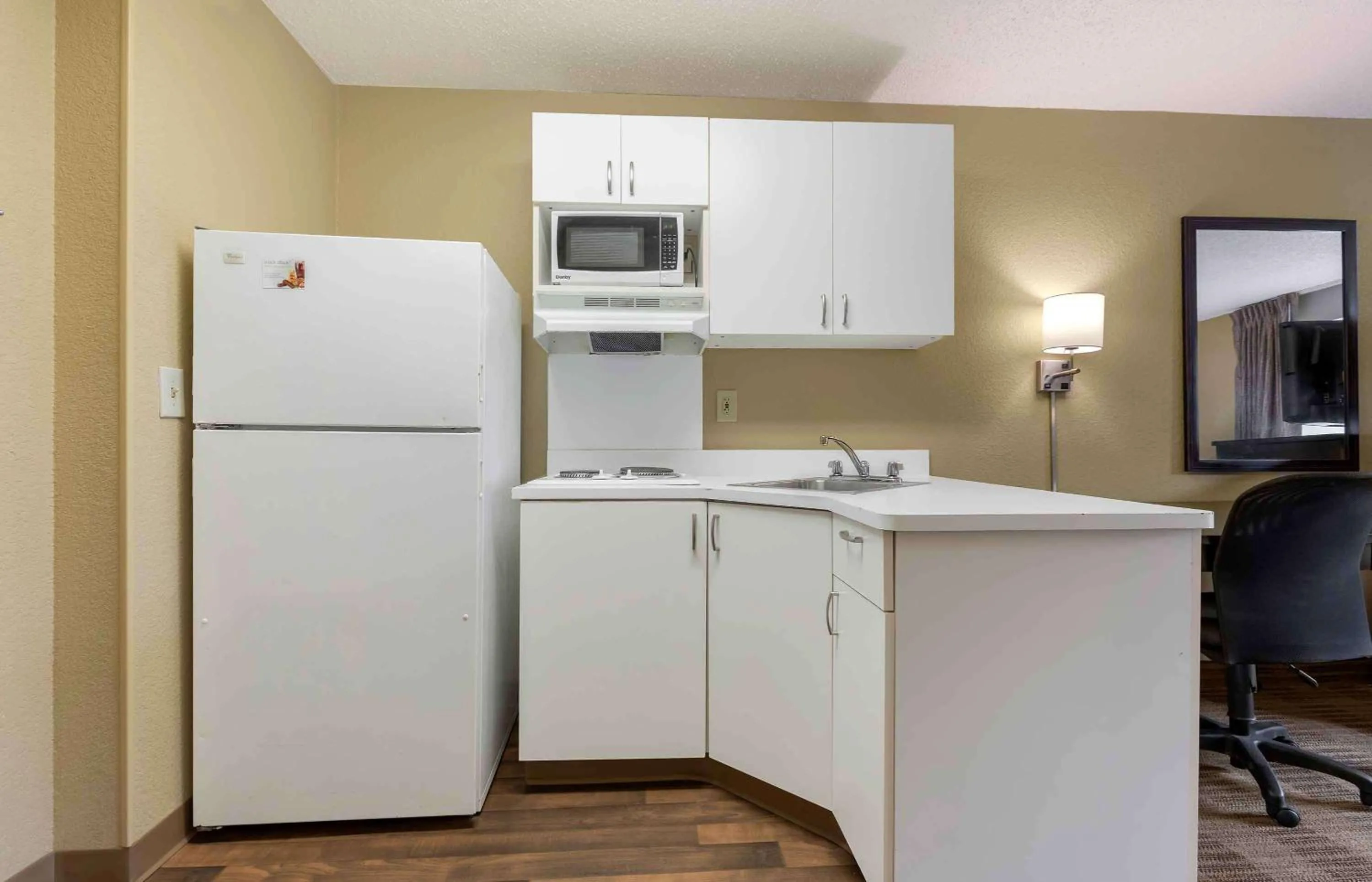 Kitchen or kitchenette in Extended Stay America Select Suites - Austin - Northwest - Lakeline Mall