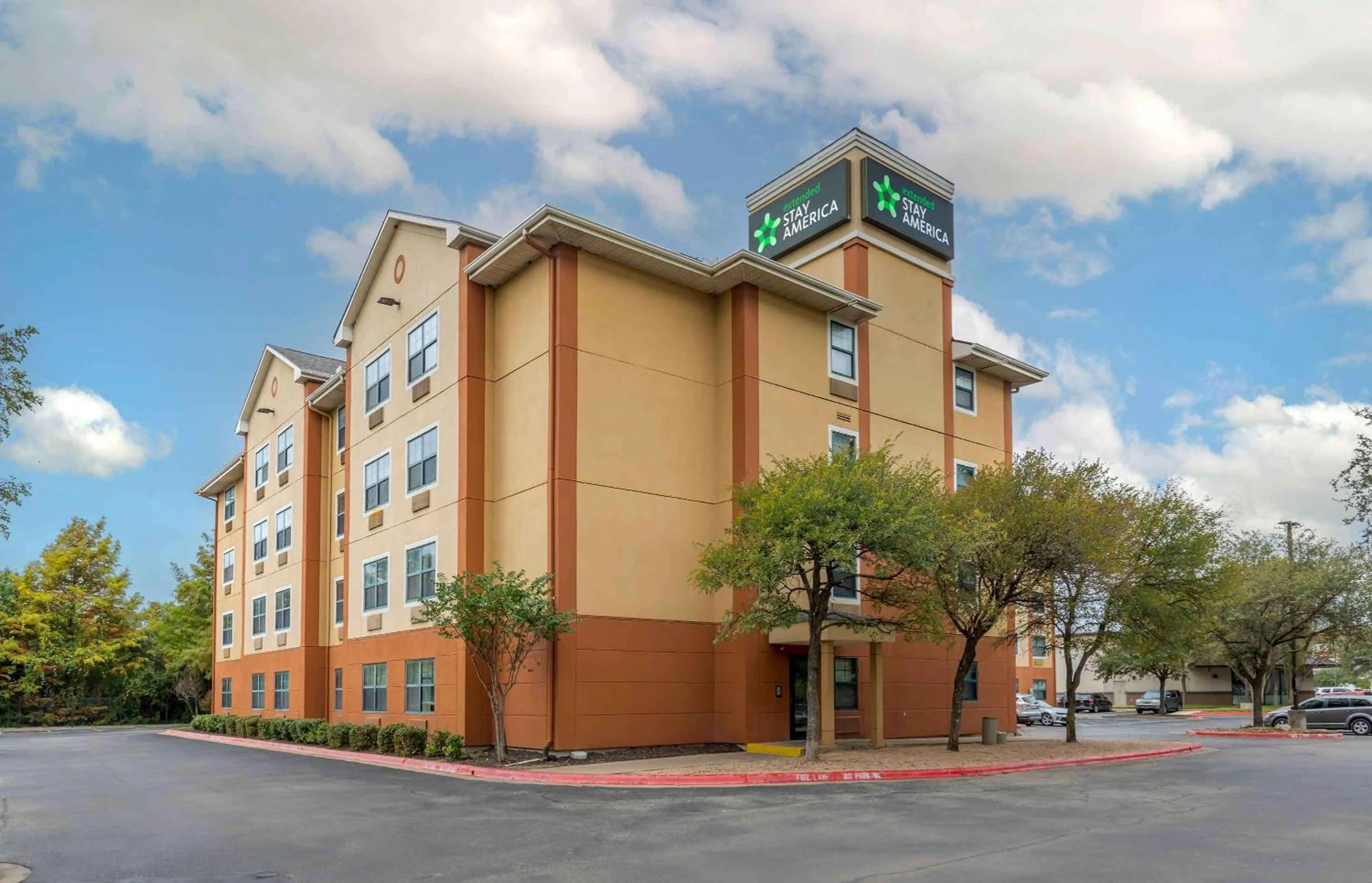 Property building in Extended Stay America Select Suites - Austin - Northwest - Lakeline Mall