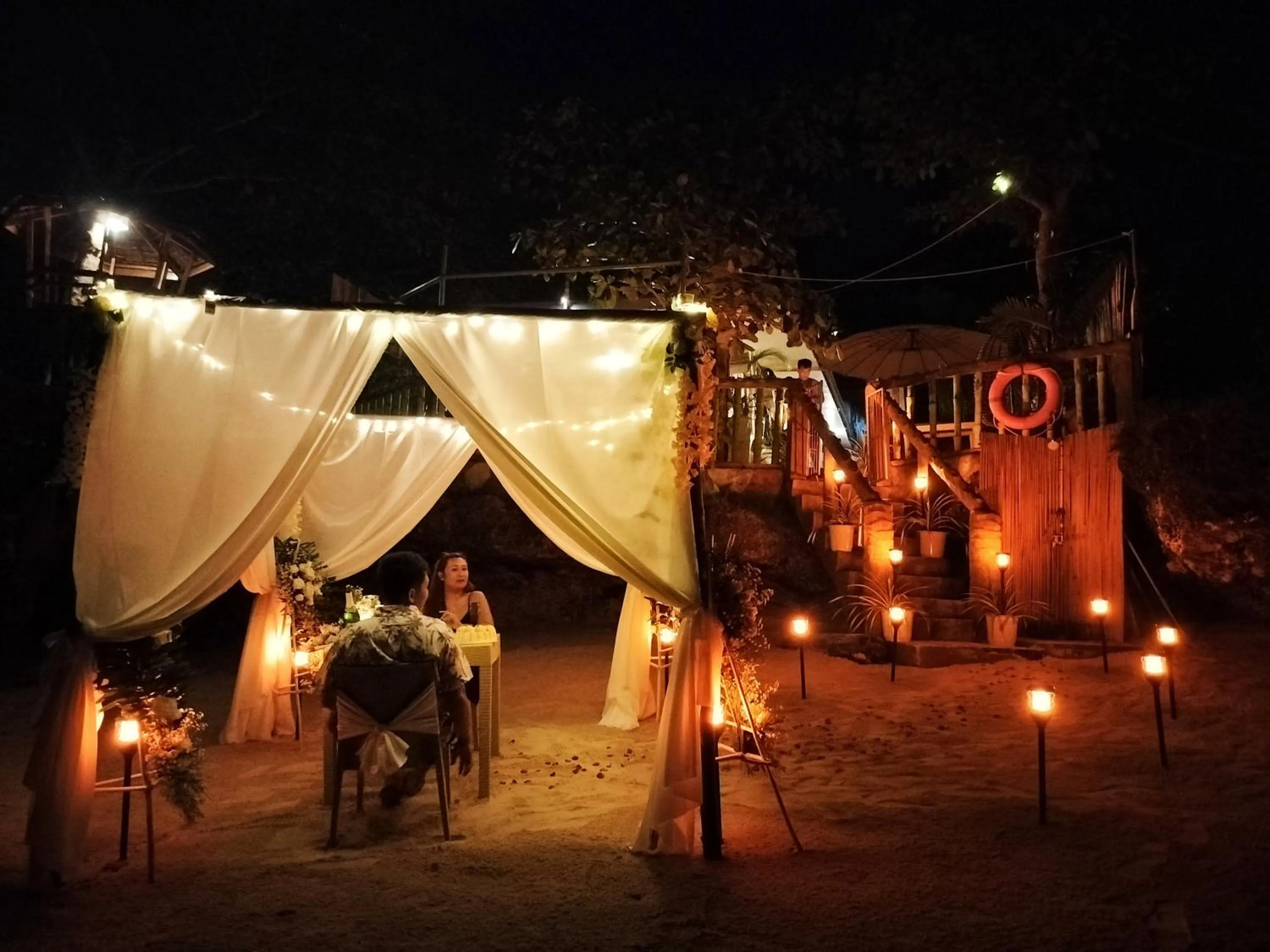 Restaurant/places to eat in Swakihan Guest House