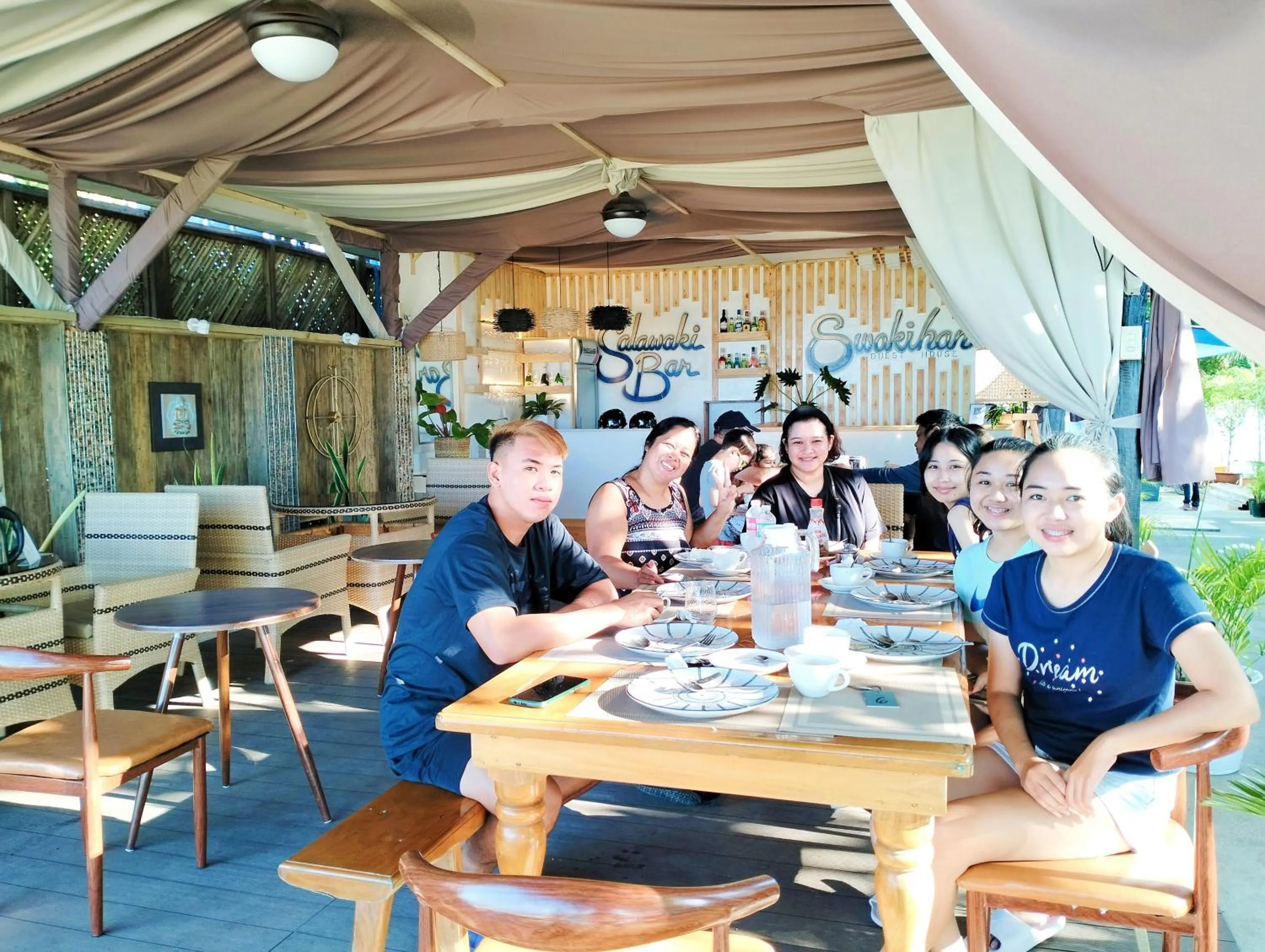 Restaurant/places to eat in Swakihan Guest House