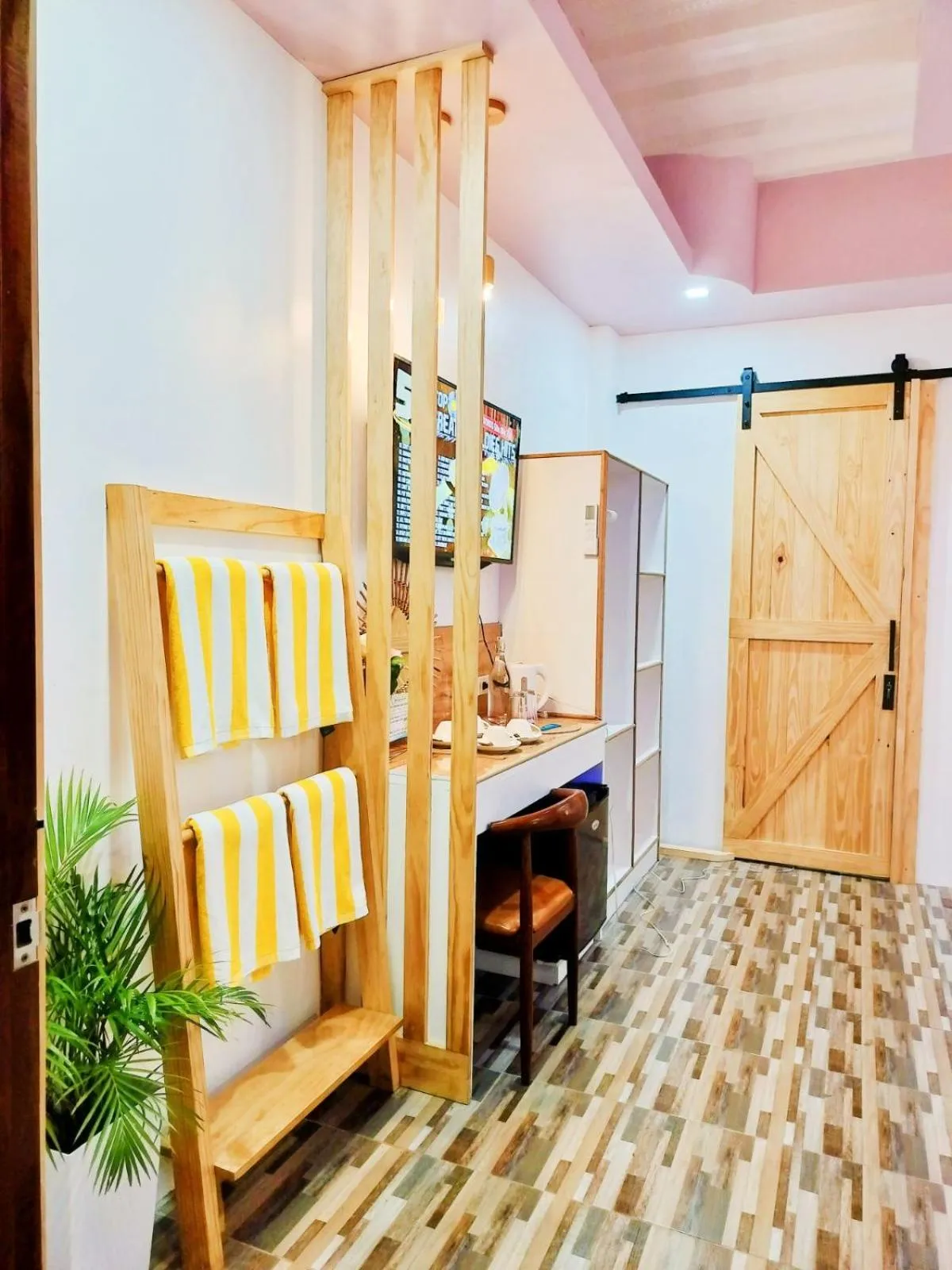 Restaurant/places to eat in Swakihan Guest House