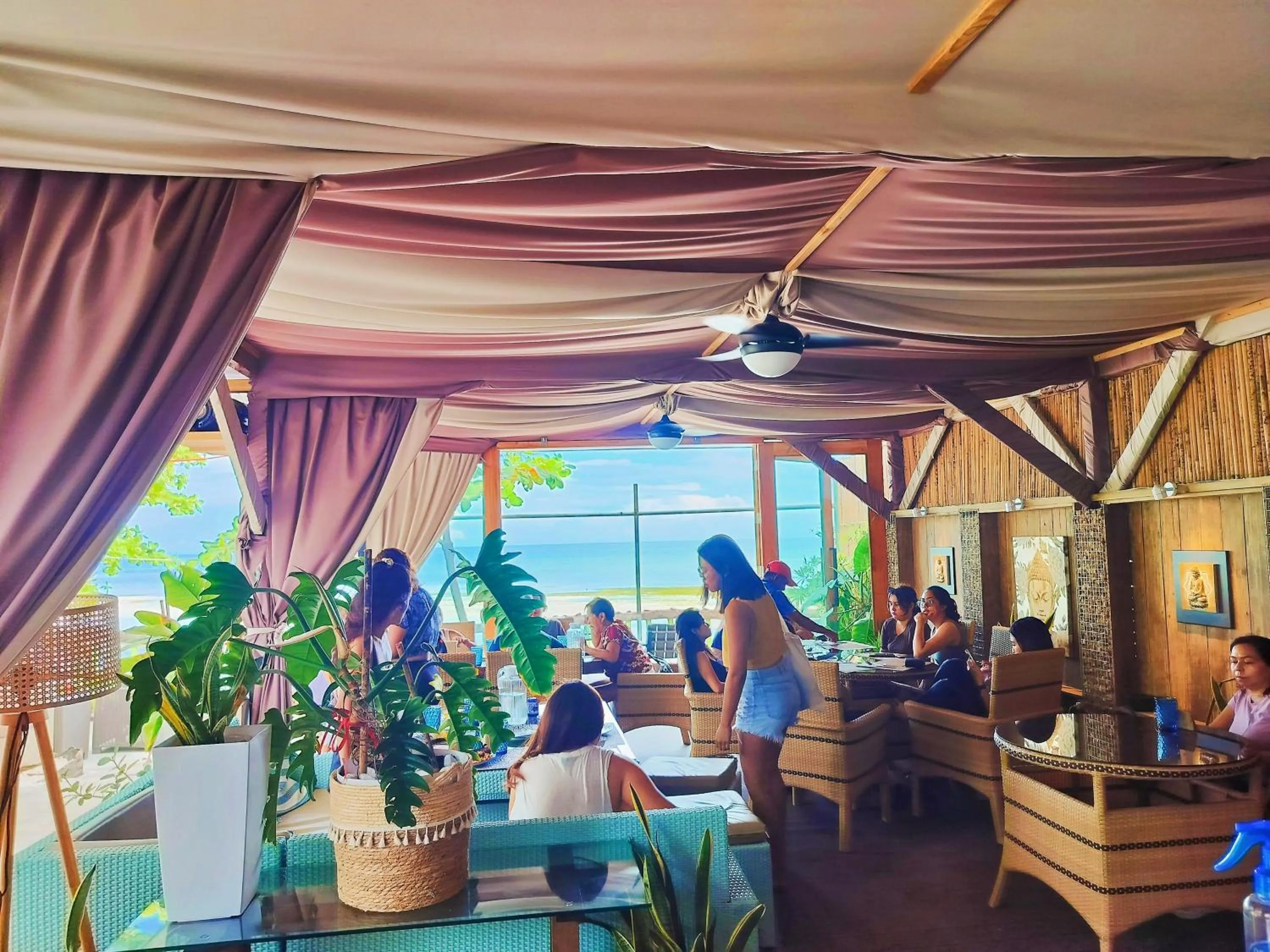 Restaurant/places to eat in Swakihan Guest House