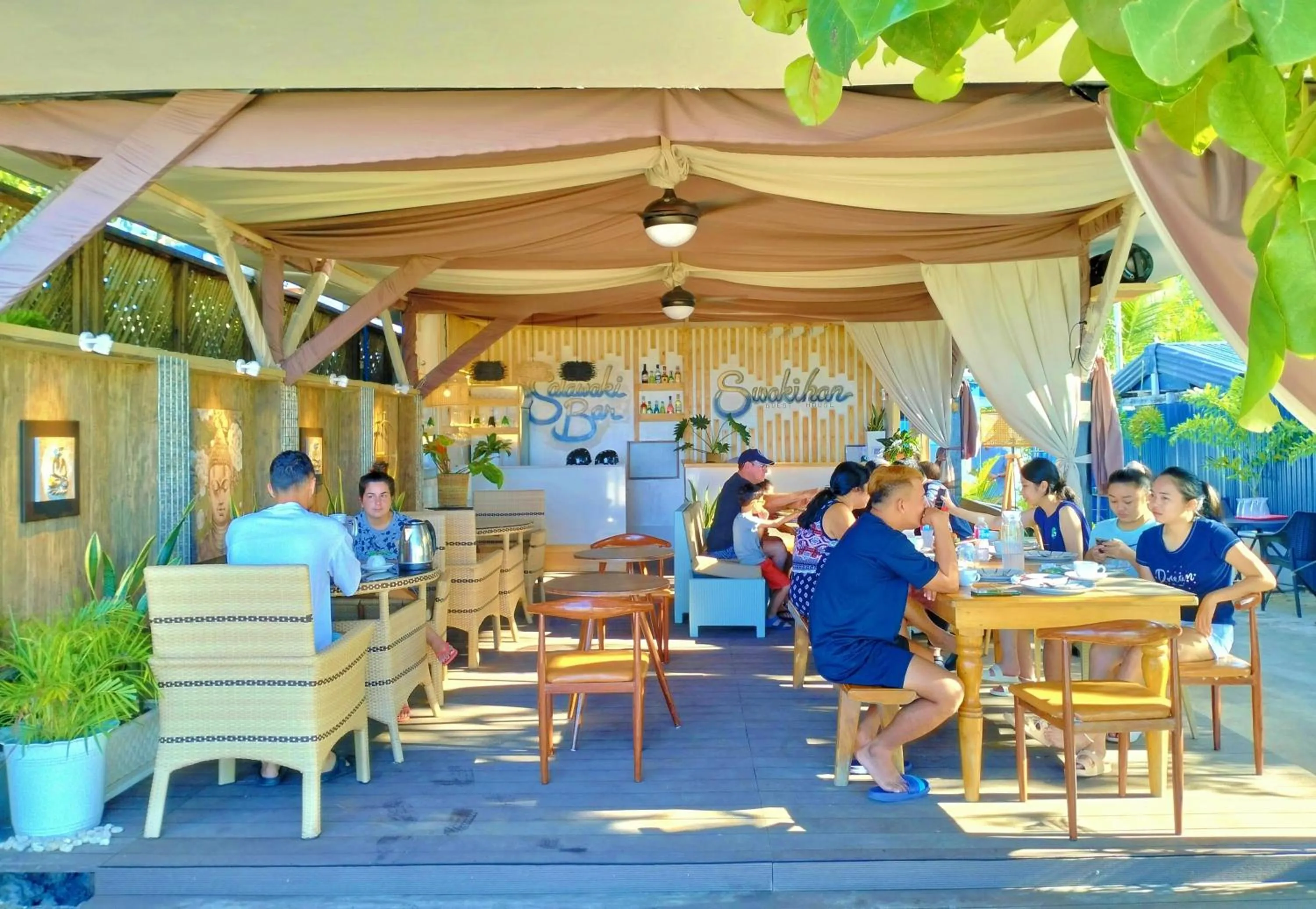 Restaurant/places to eat in Swakihan Guest House