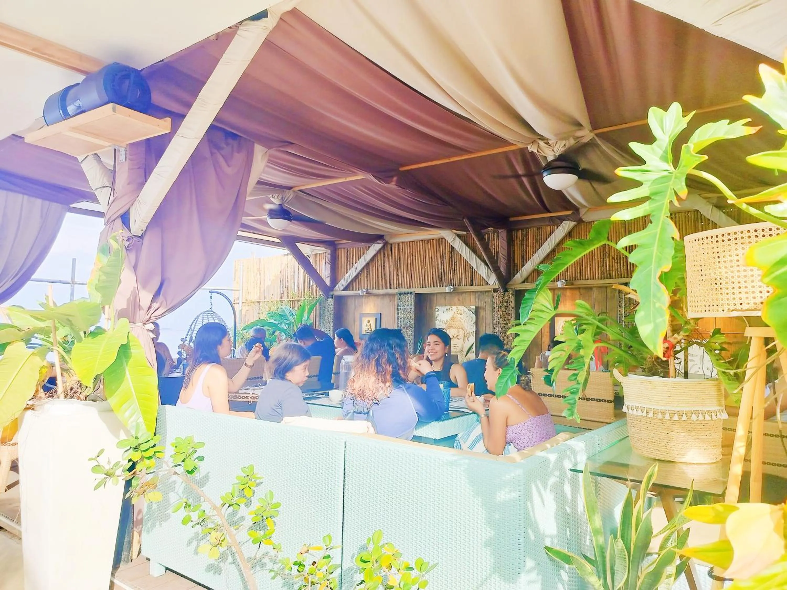 Restaurant/places to eat in Swakihan Guest House