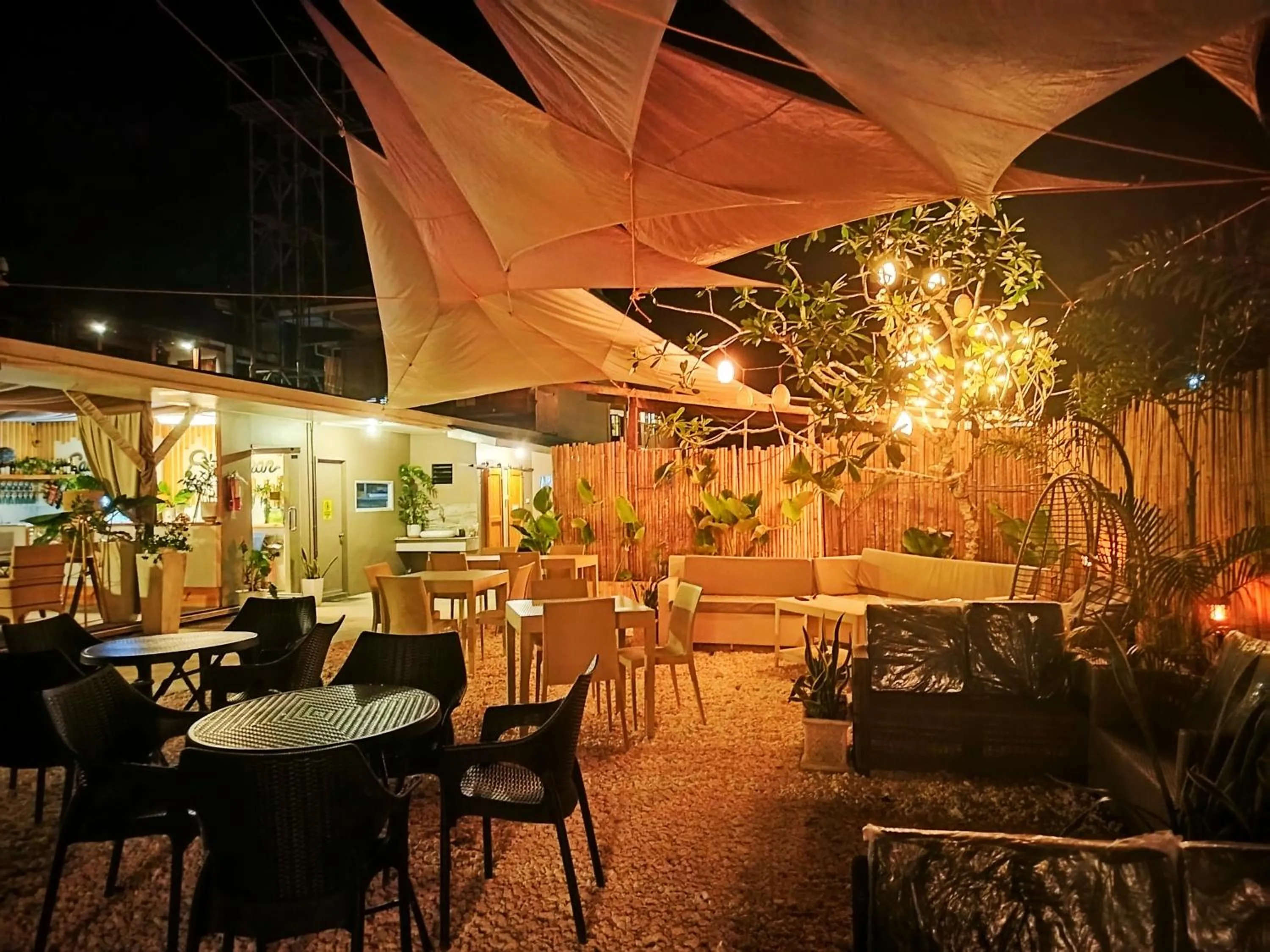 Restaurant/places to eat in Swakihan Guest House