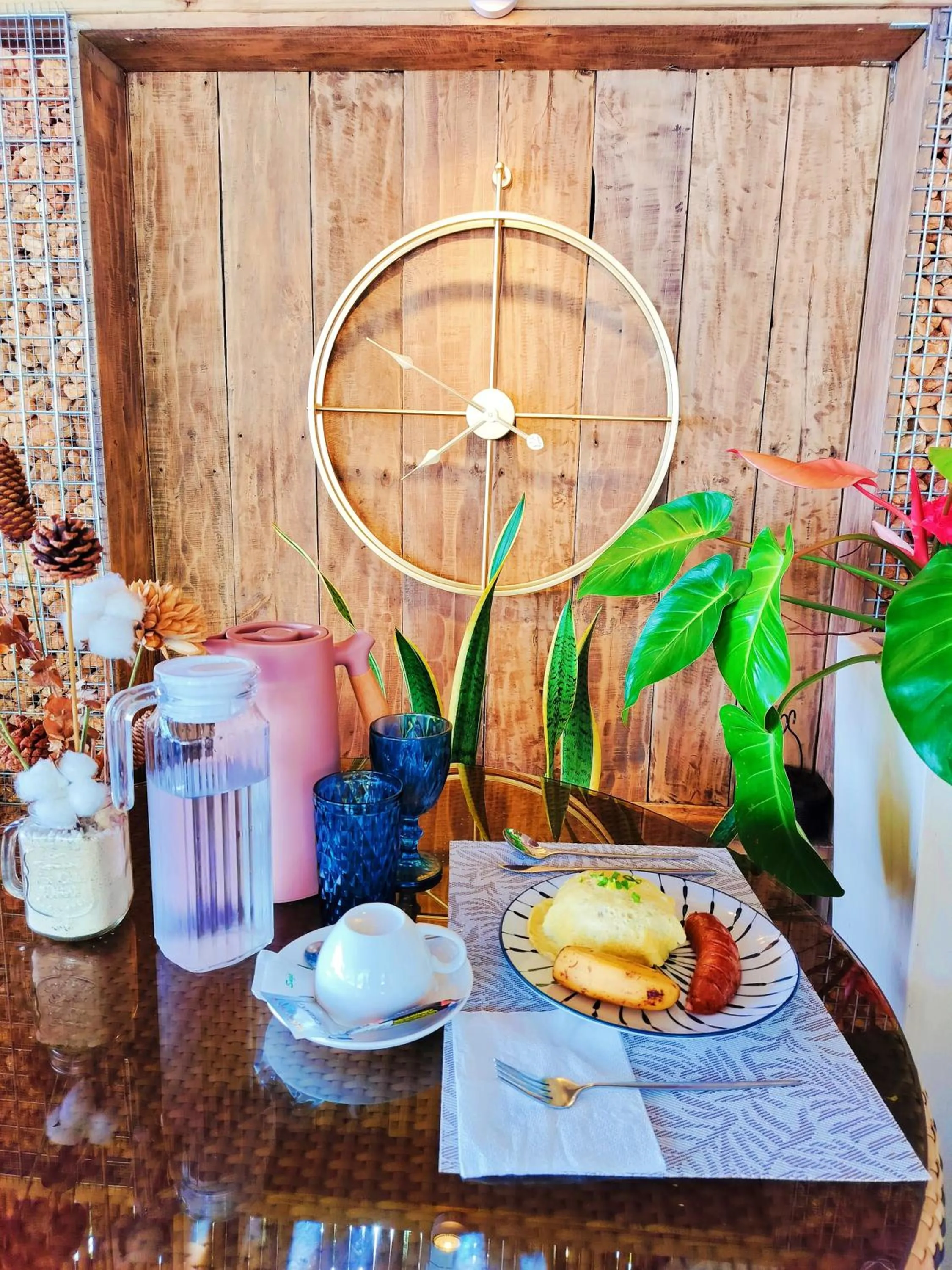 Restaurant/places to eat in Swakihan Guest House