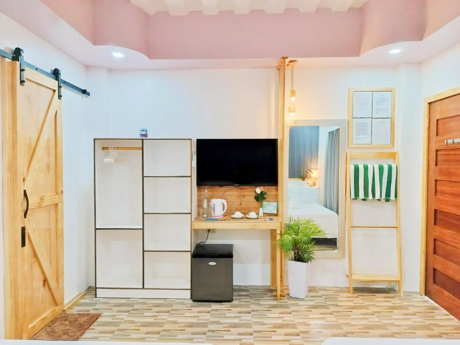 Restaurant/places to eat in Swakihan Guest House