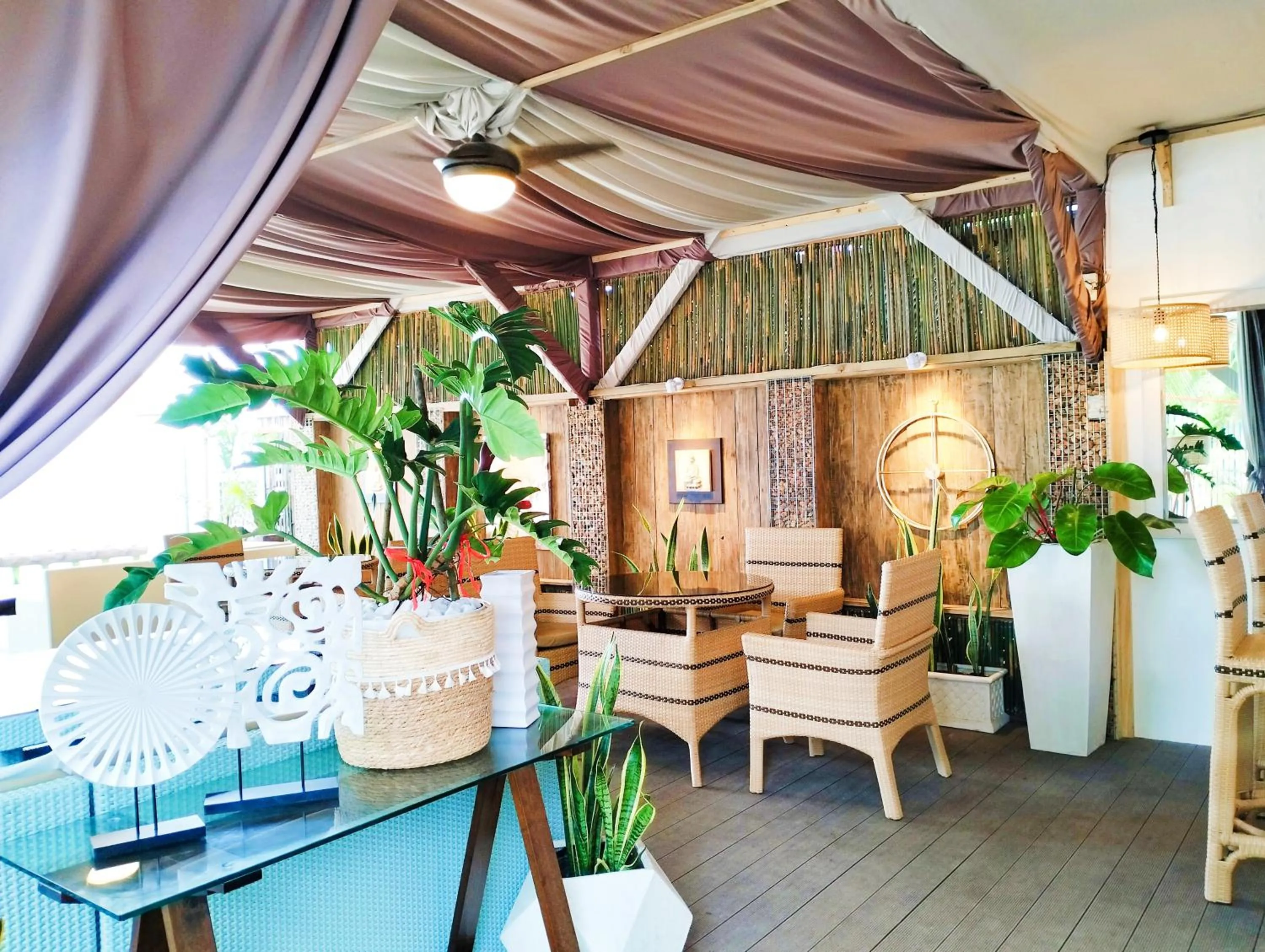 Restaurant/places to eat in Swakihan Guest House