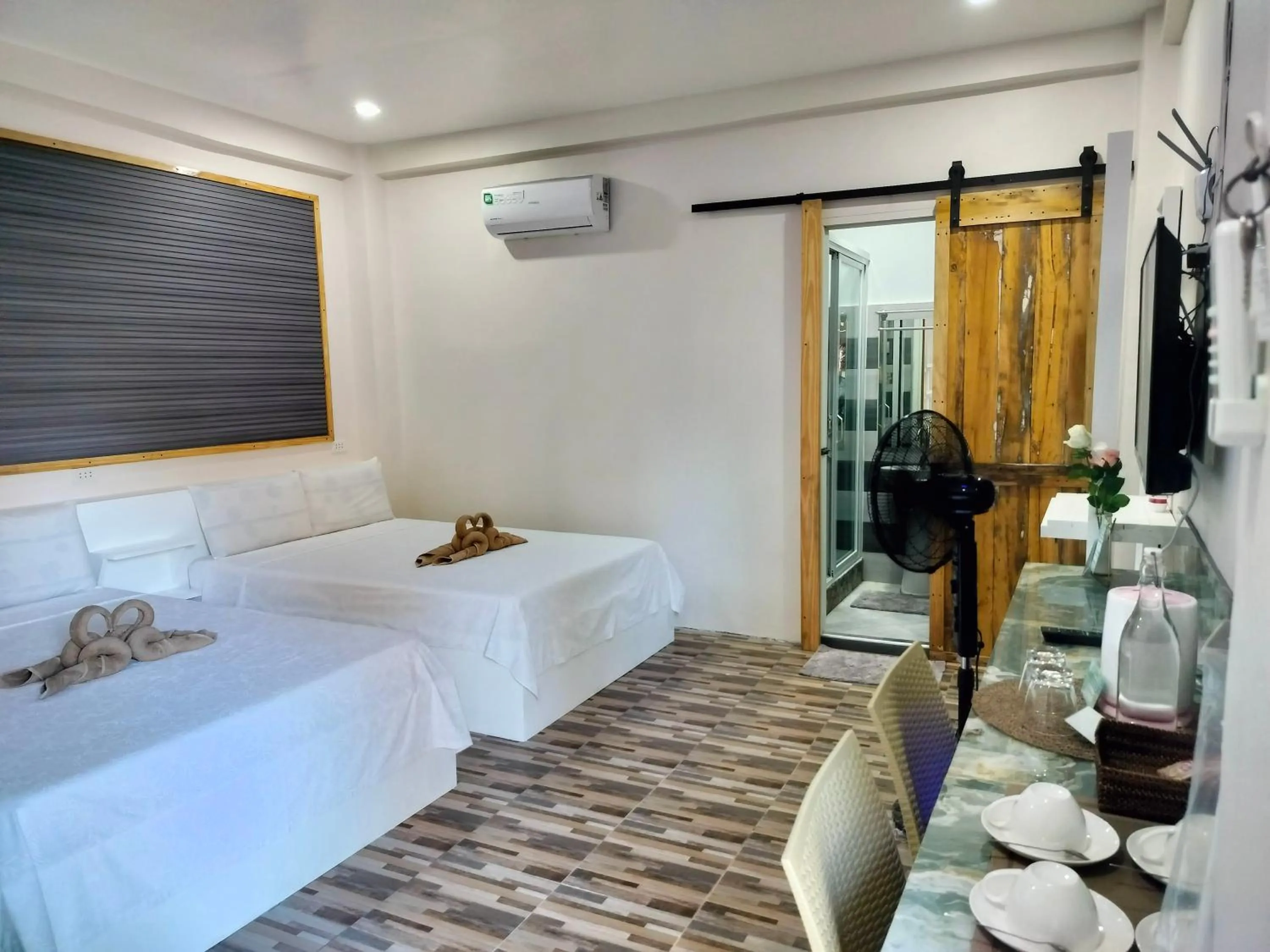 Shower, Bed in Swakihan Guest House