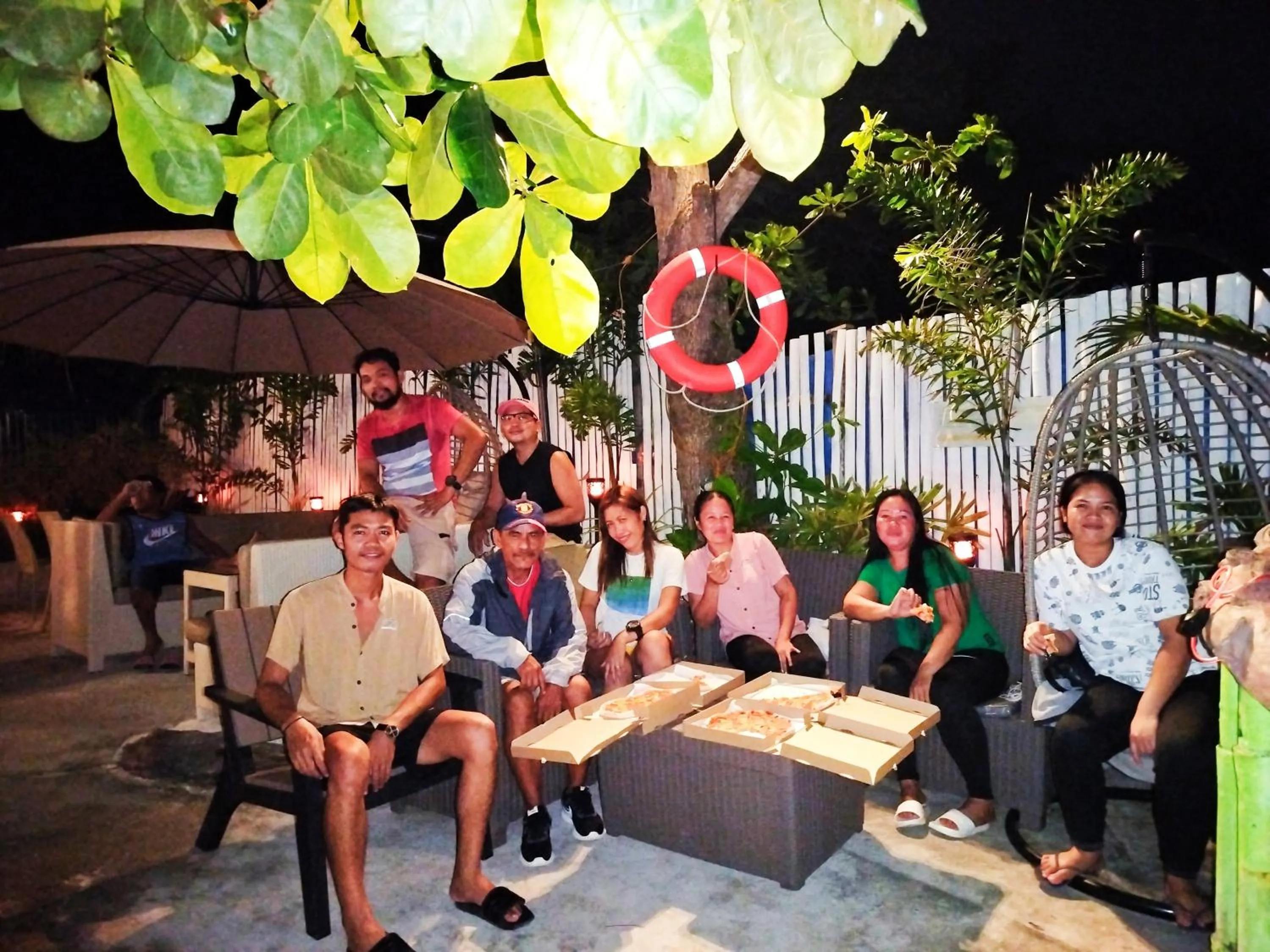 Restaurant/places to eat in Swakihan Guest House