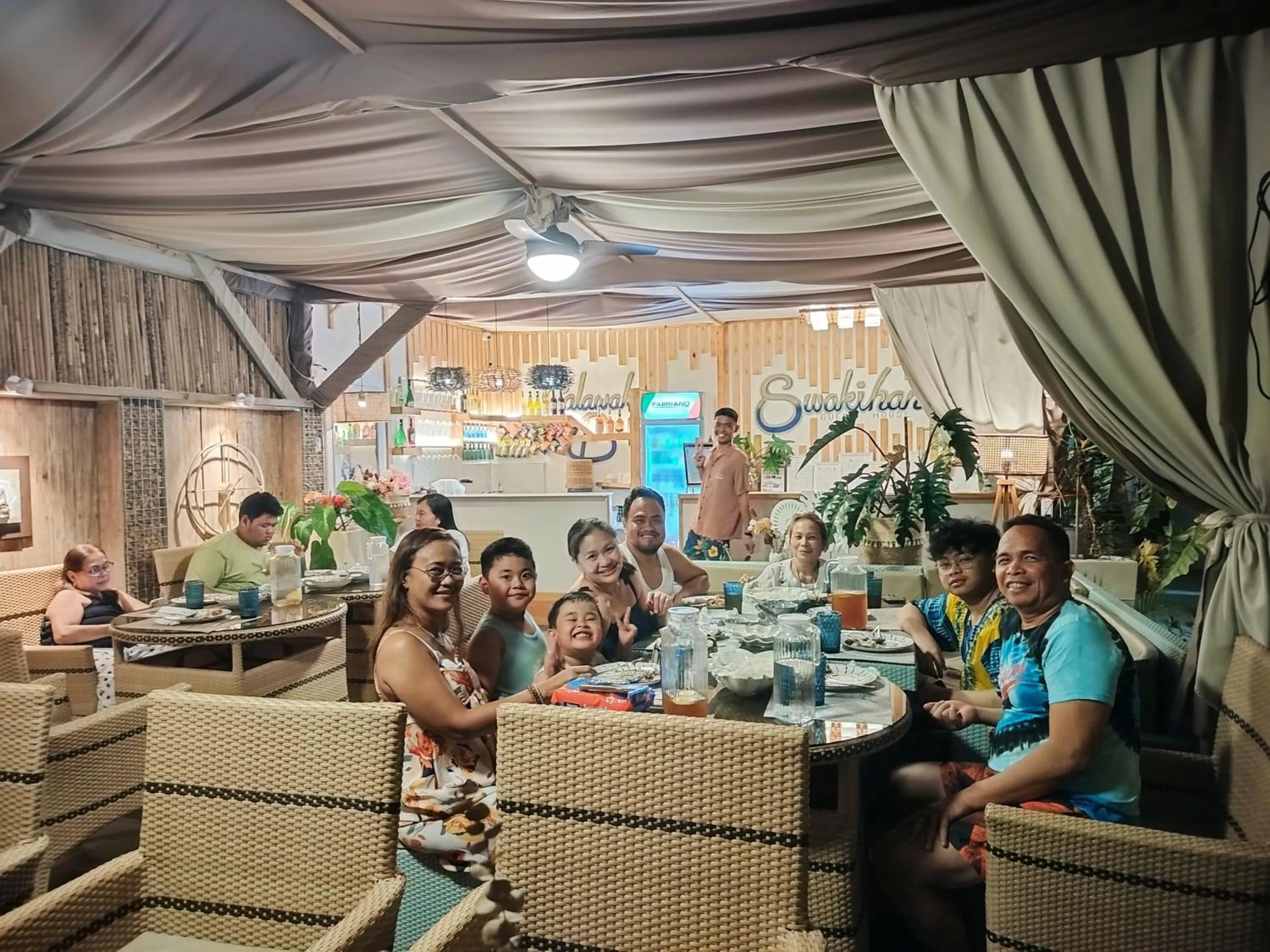 Restaurant/places to eat in Swakihan Guest House