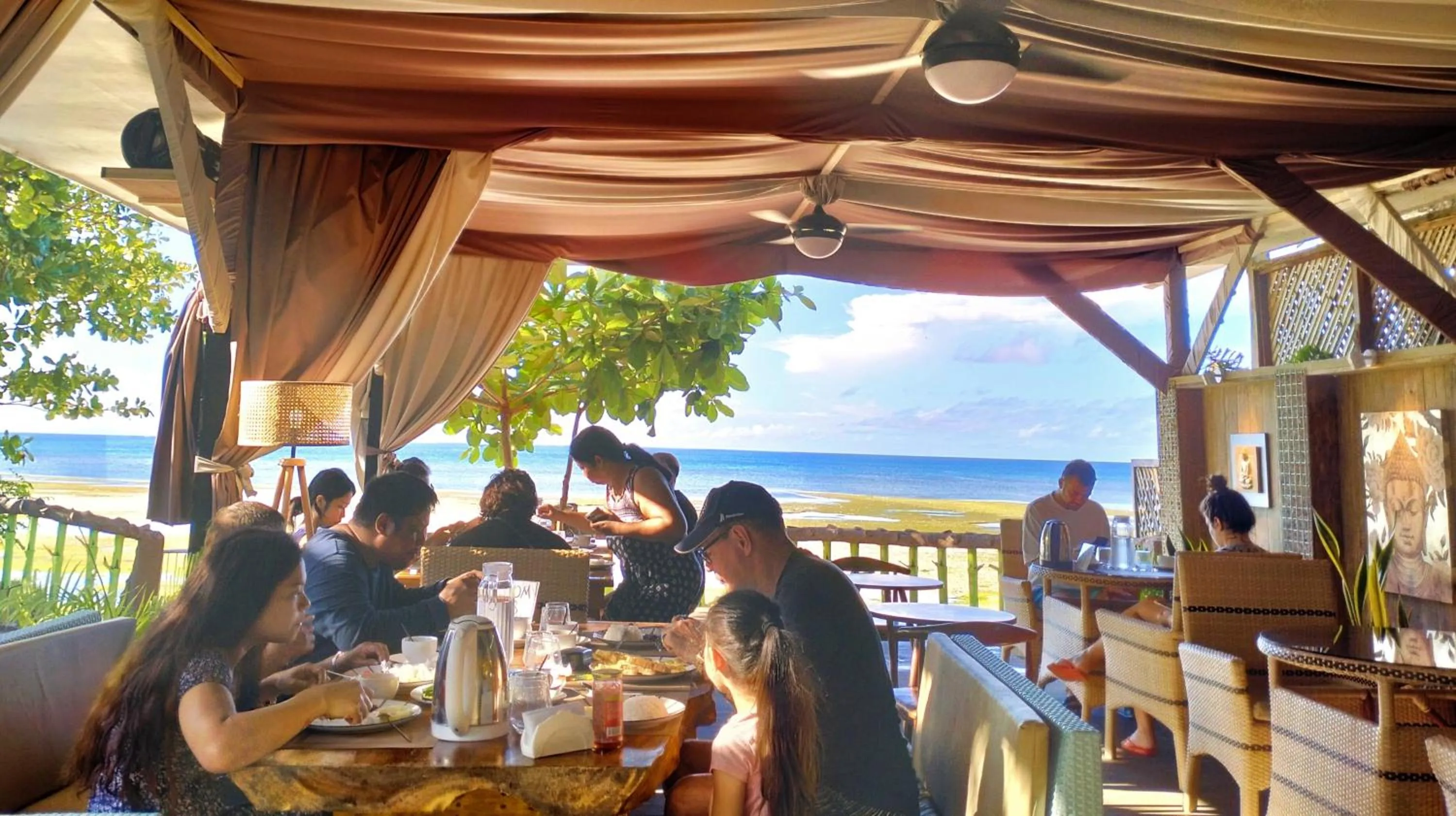 Restaurant/places to eat in Swakihan Guest House