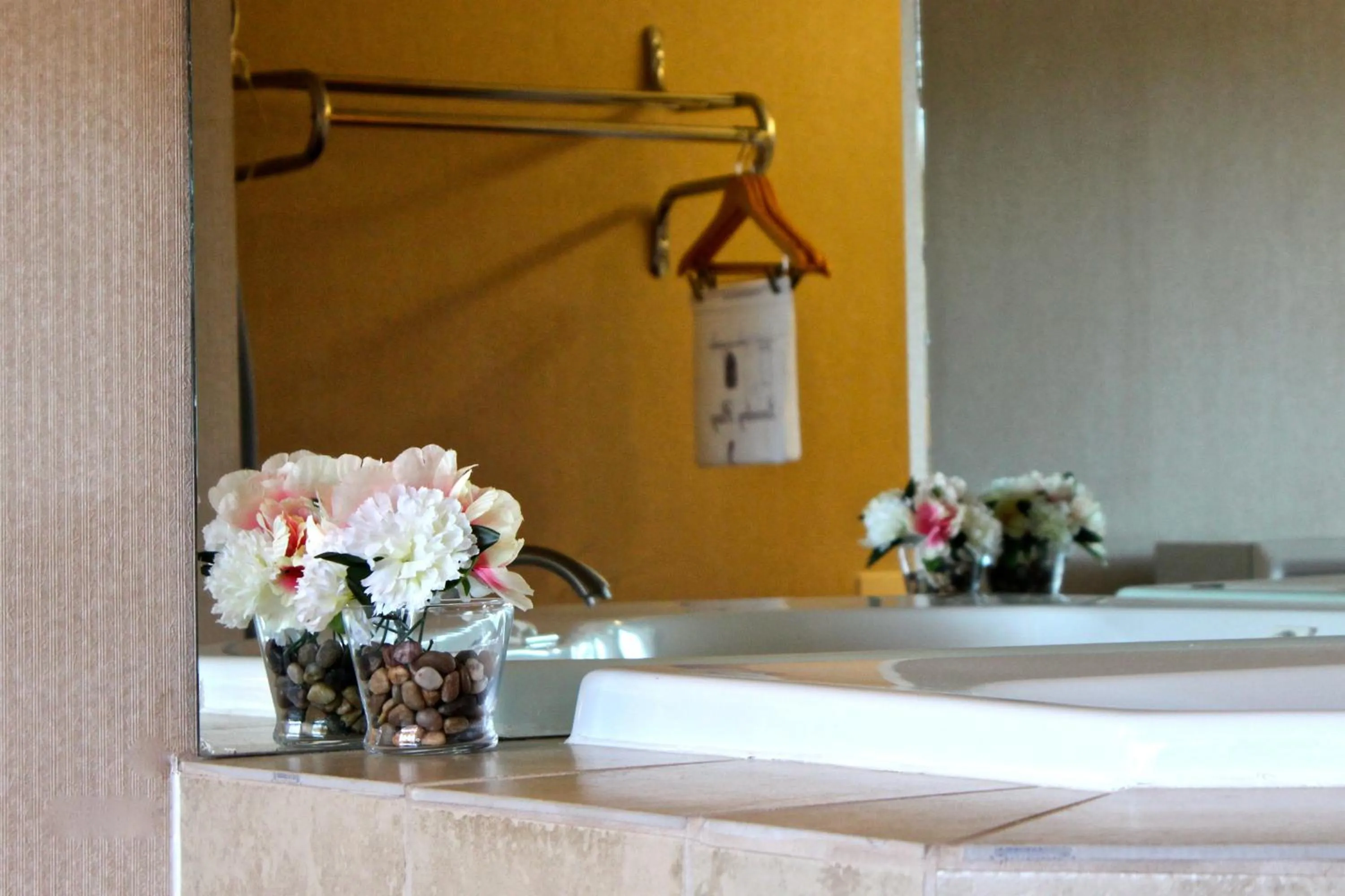 Hot Tub in Regency Inn Richmond