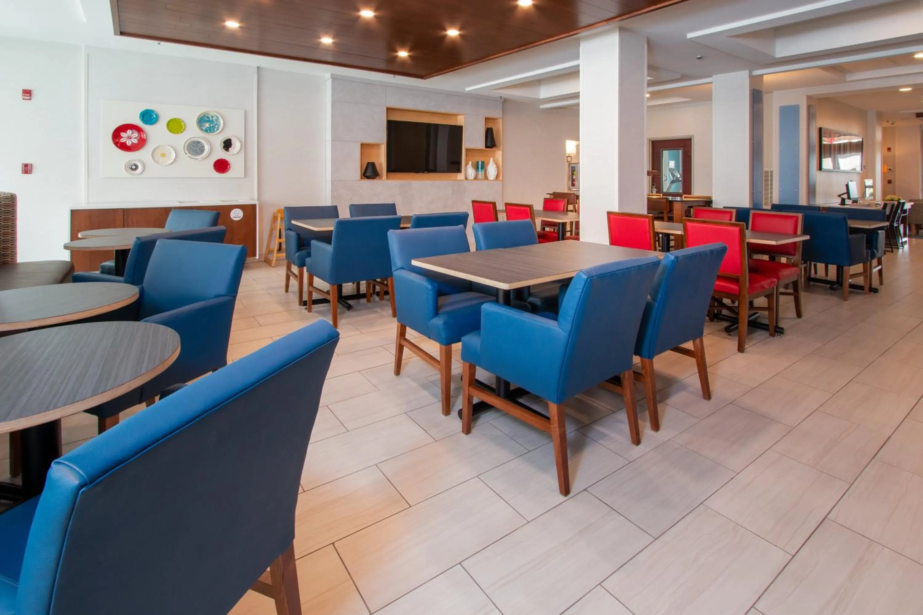 Breakfast in Holiday Inn Express & Suites Tupelo by IHG
