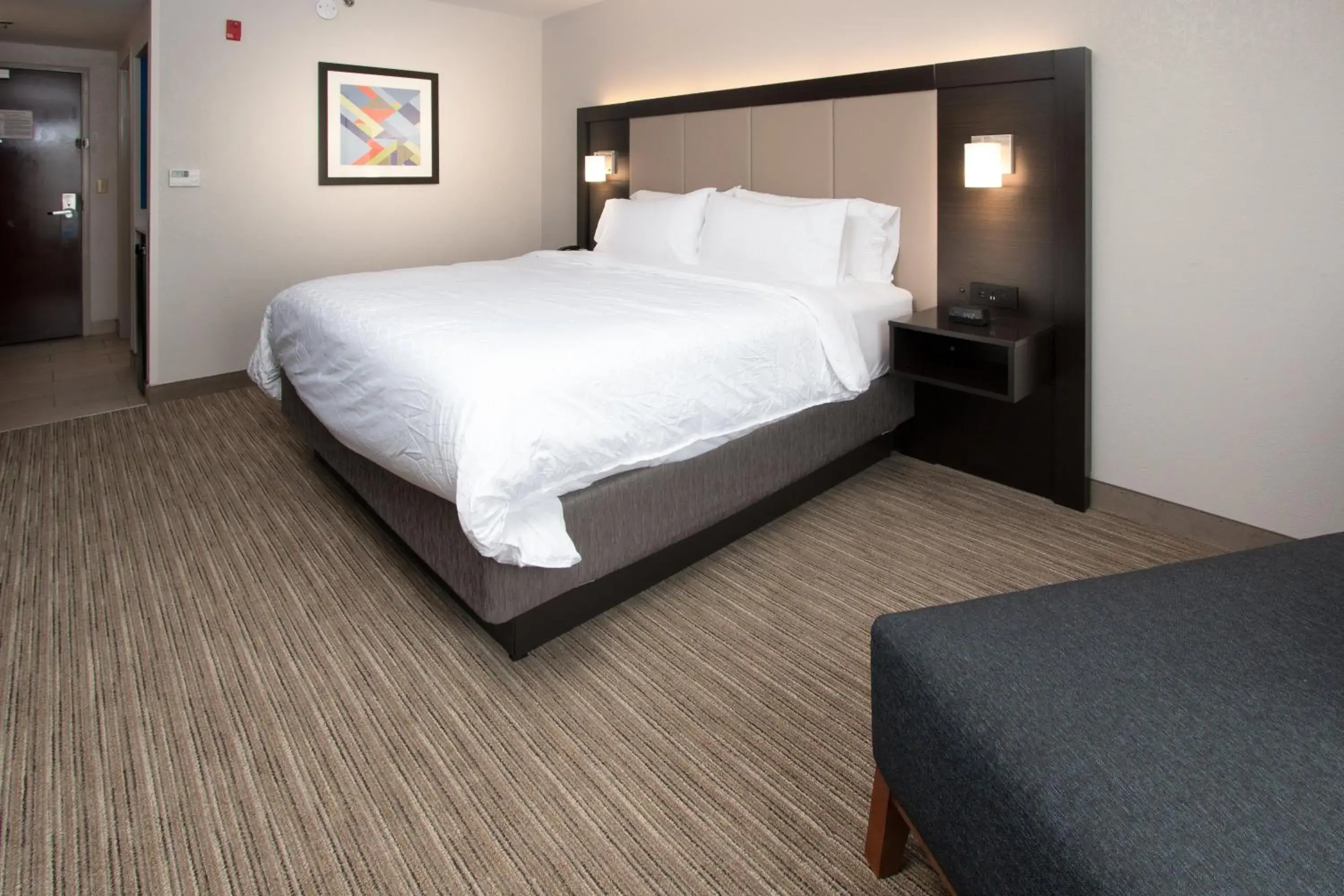 Standard King Room in Holiday Inn Express & Suites Tupelo by IHG Standard King Room in Holiday Inn Express & Suites Tupelo by IHG