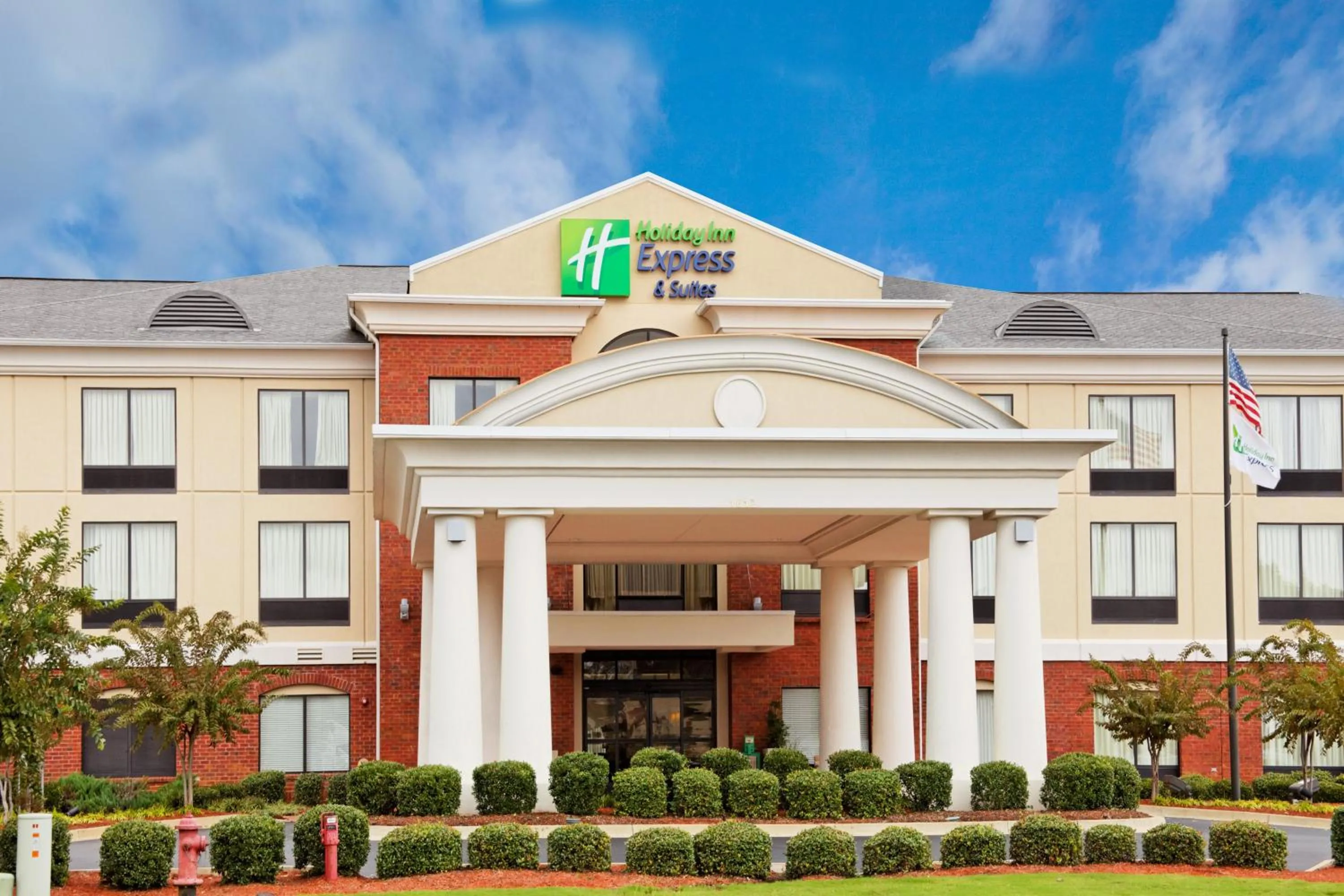 Property building in Holiday Inn Express & Suites Tupelo by IHG